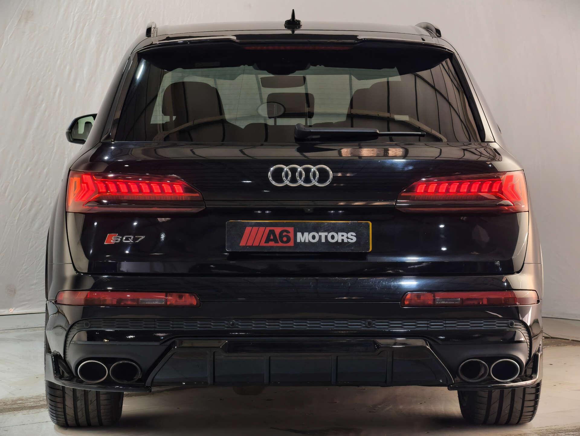 Audi SQ7 view 16