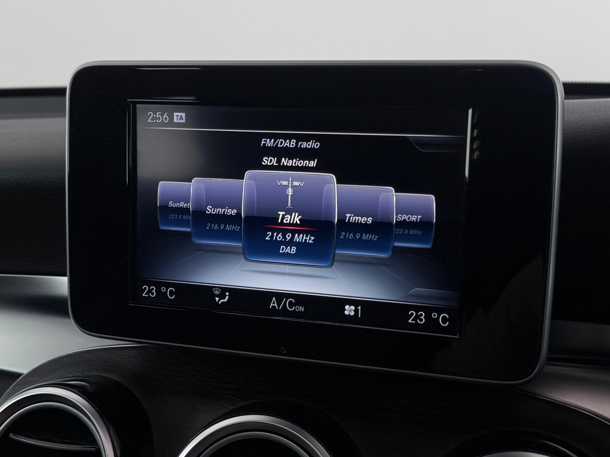 Mercedes-Benz GLC view 22