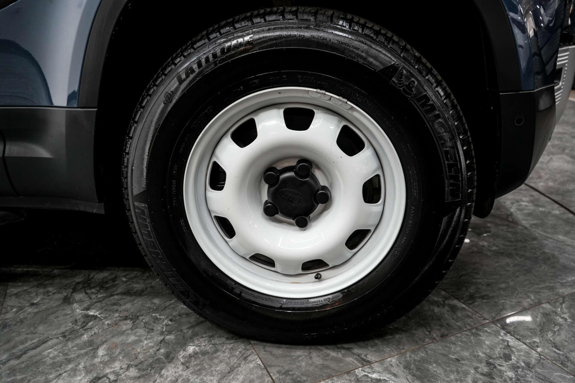 Land Rover Defender view 7