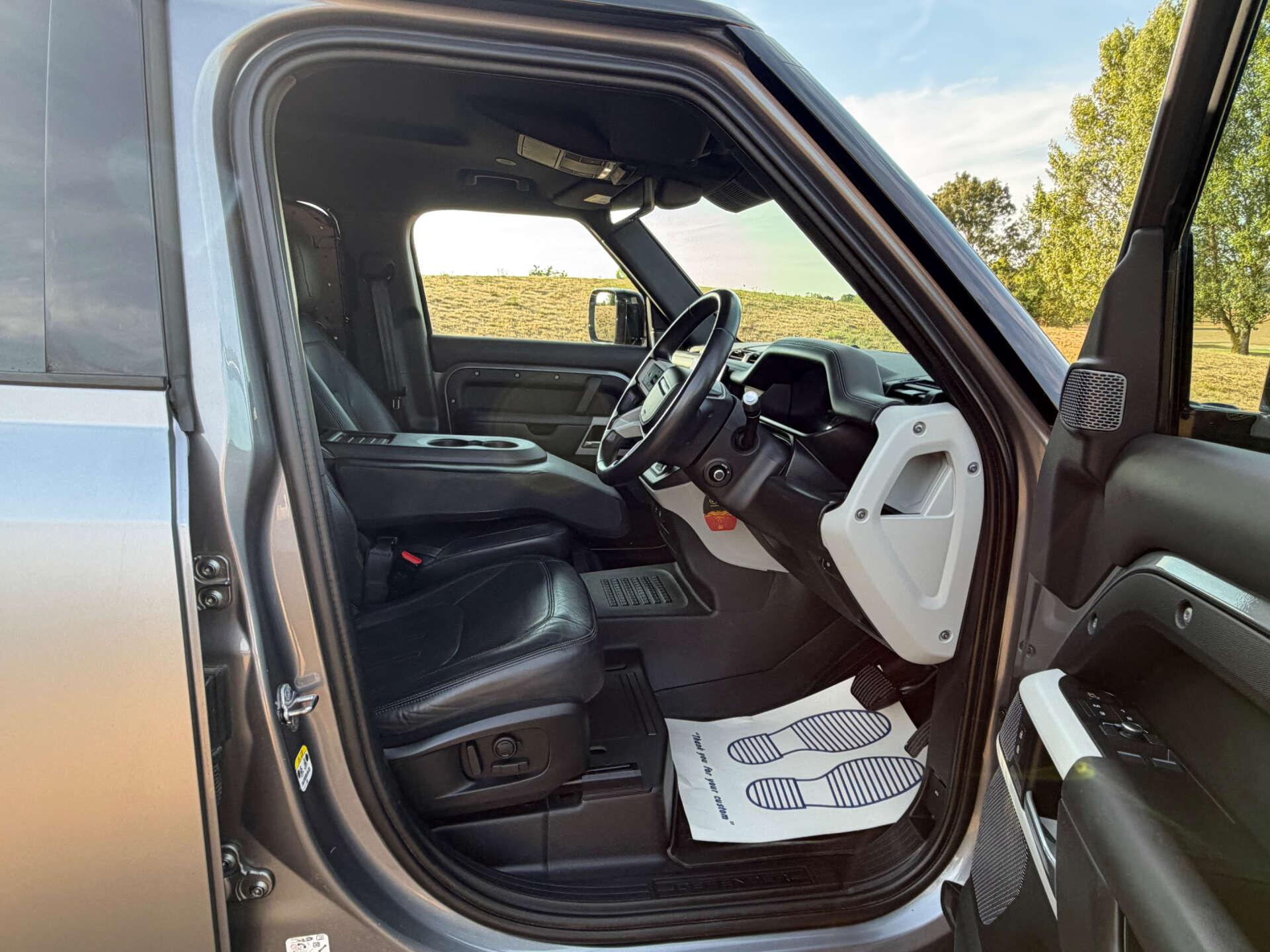 Land Rover Defender view 10