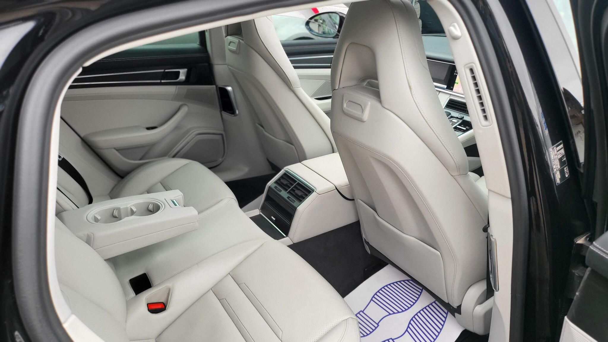 Porsche Panamera view 21