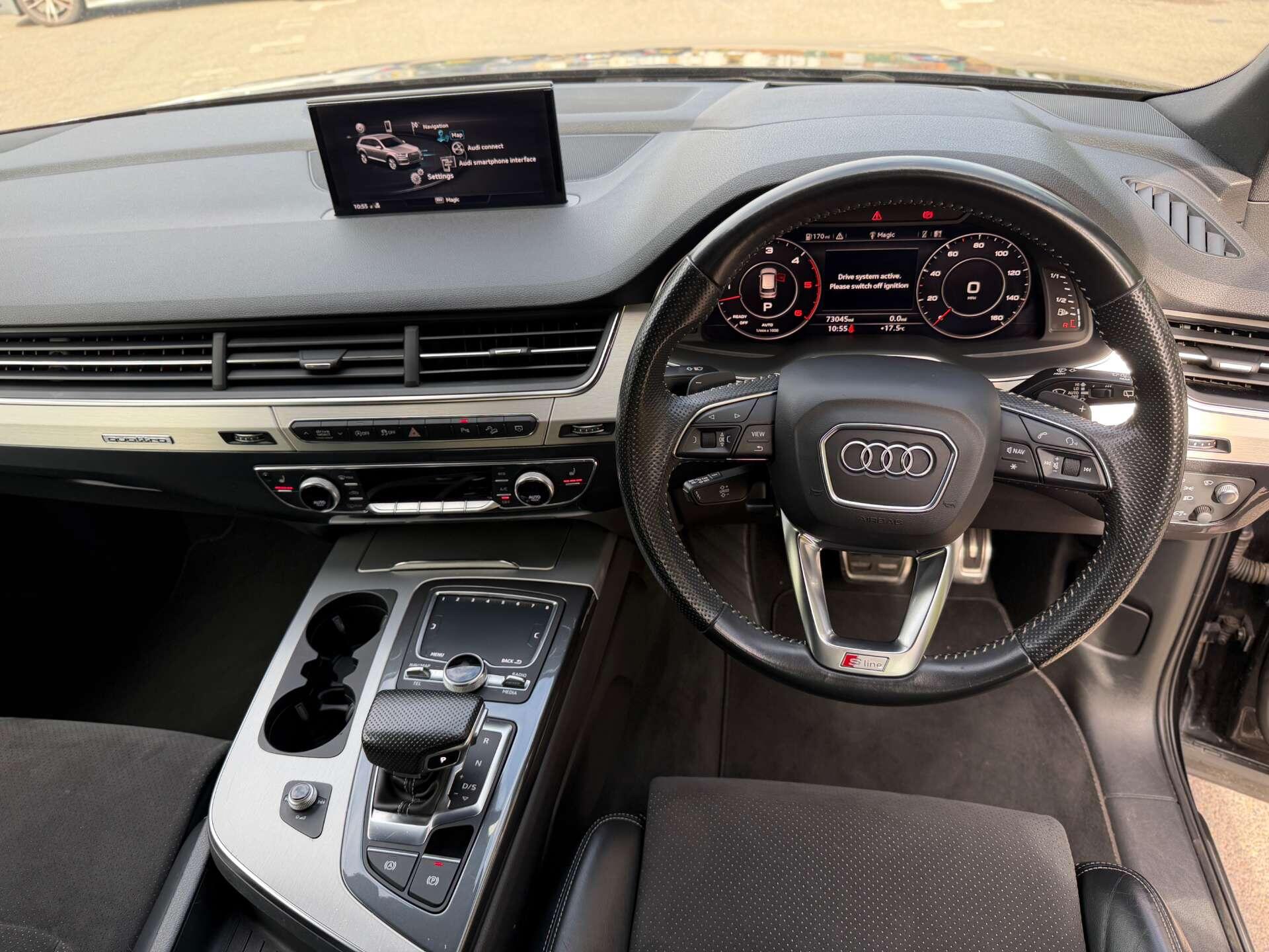 Audi Q7 view 33