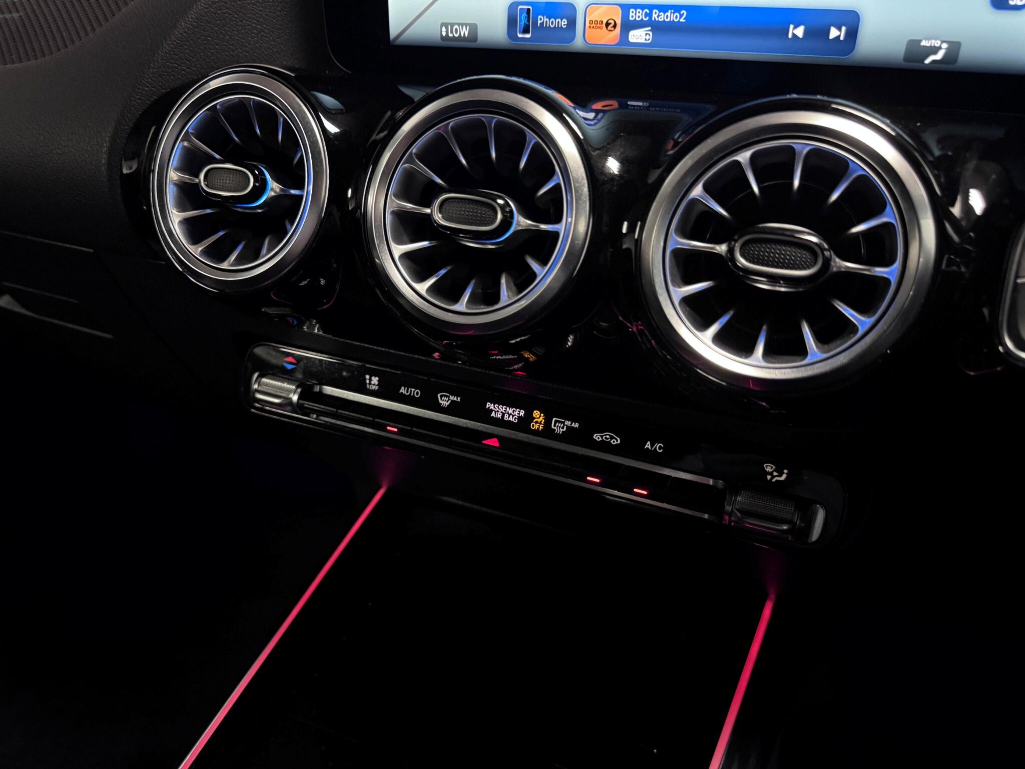 Mercedes-Benz Gla view 40