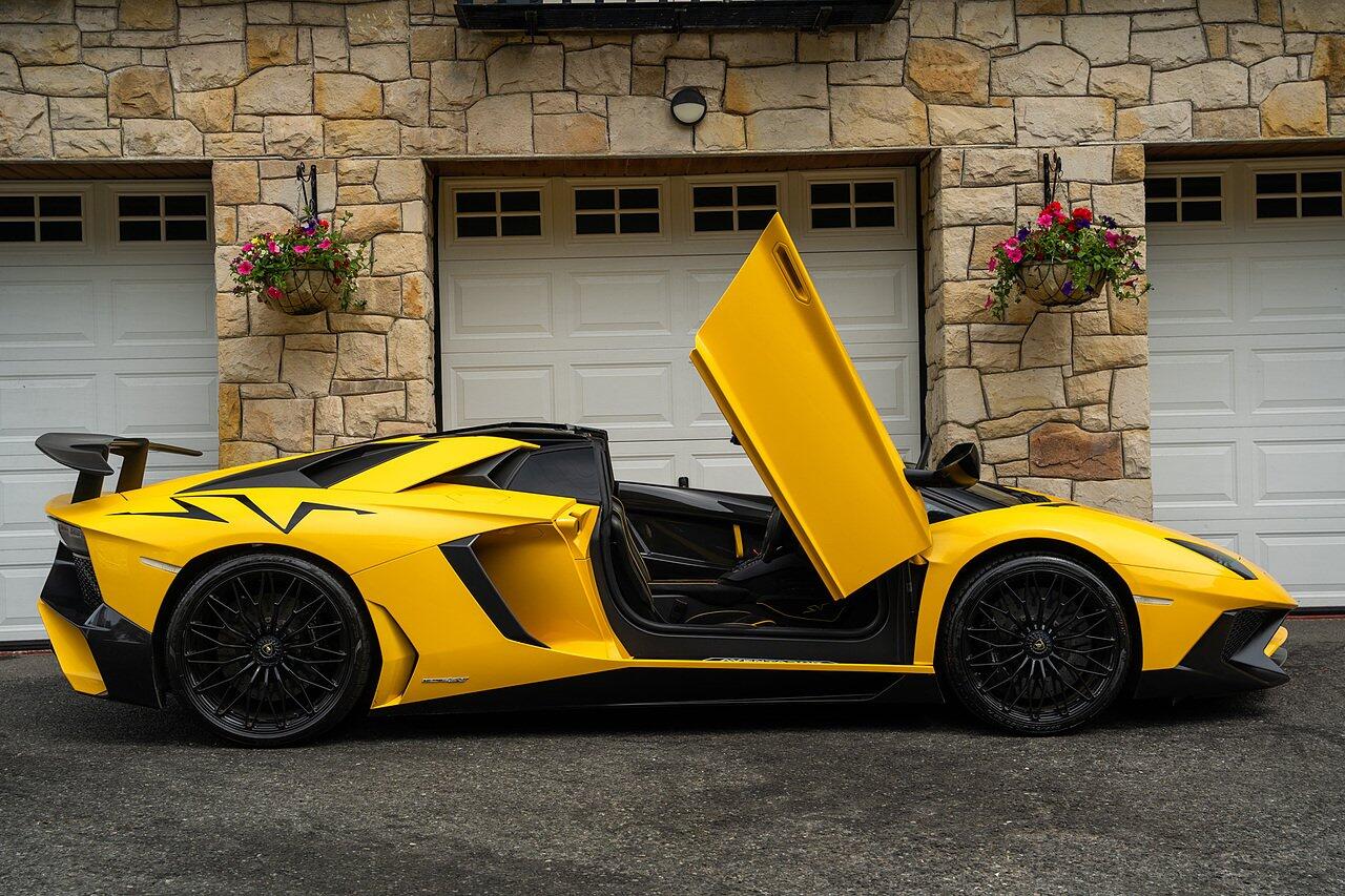 Lamborghini Aventador view 7