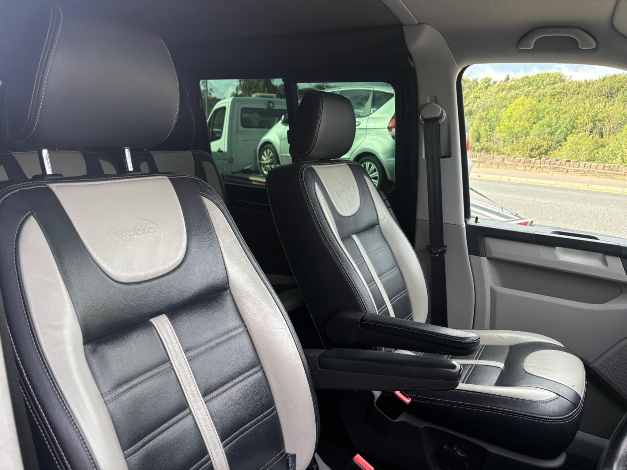 Volkswagen Transporter view 11
