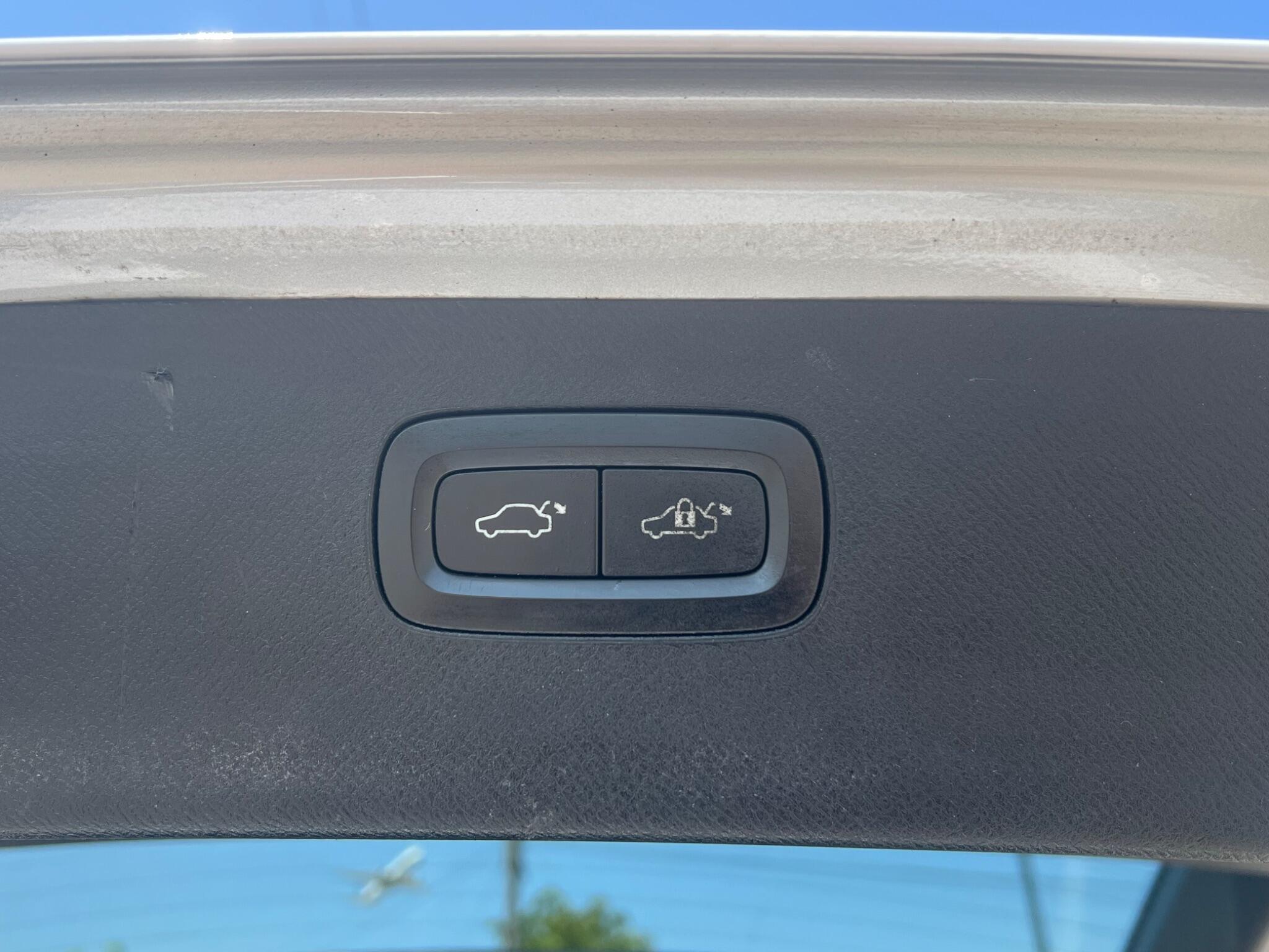 Volvo XC90 view 48