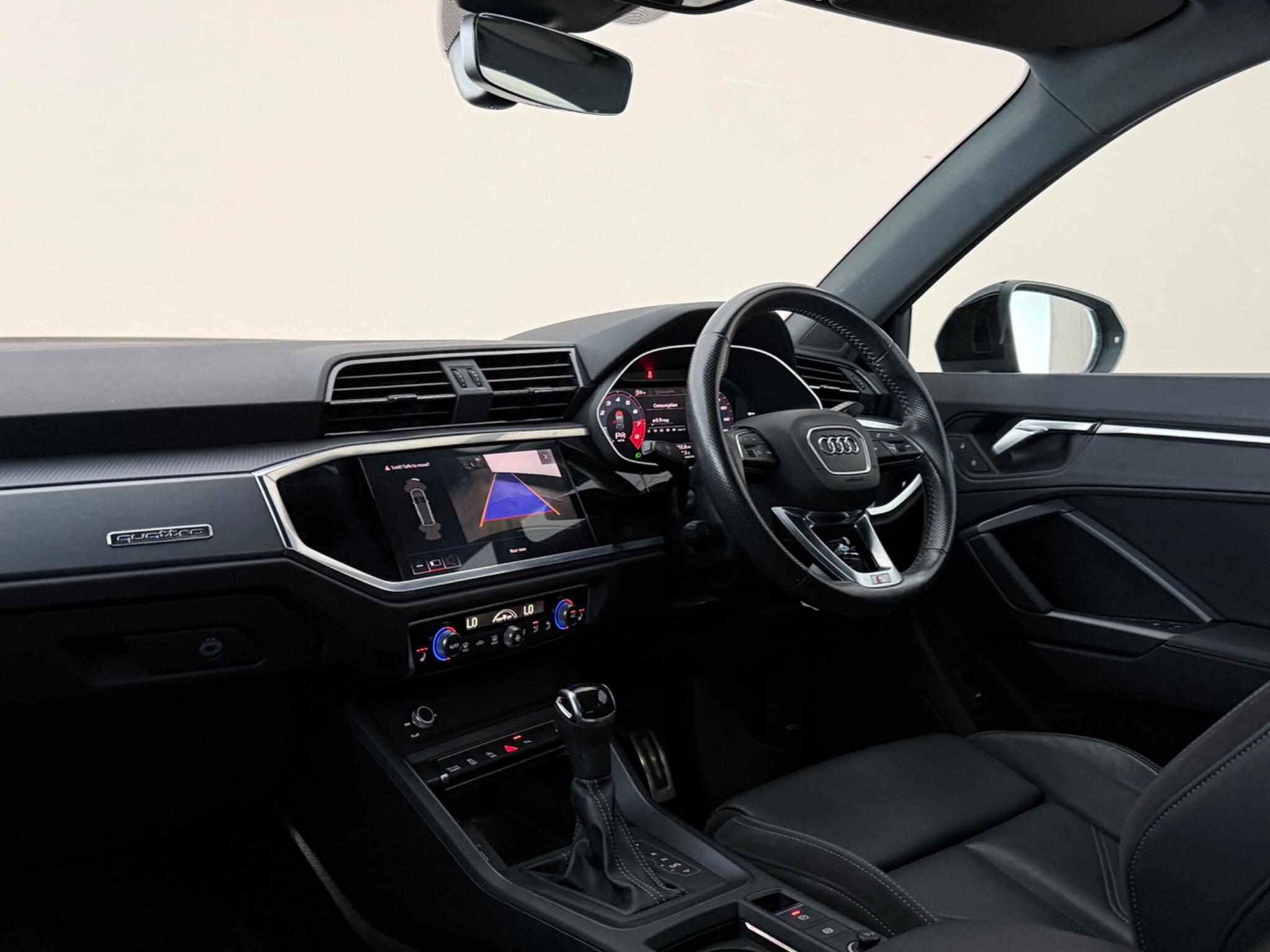 Audi Q3 view 4