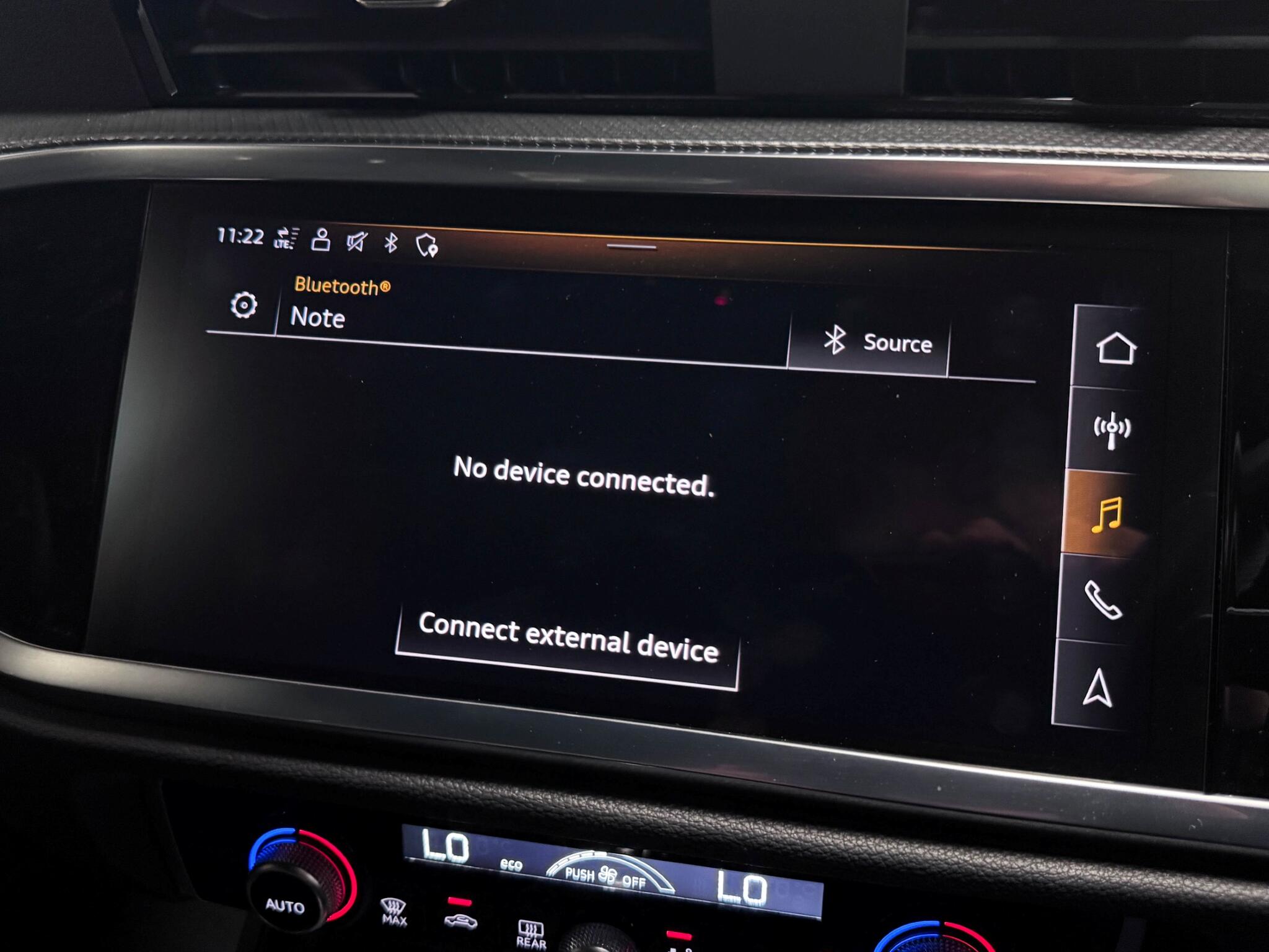 Audi Q3 view 44