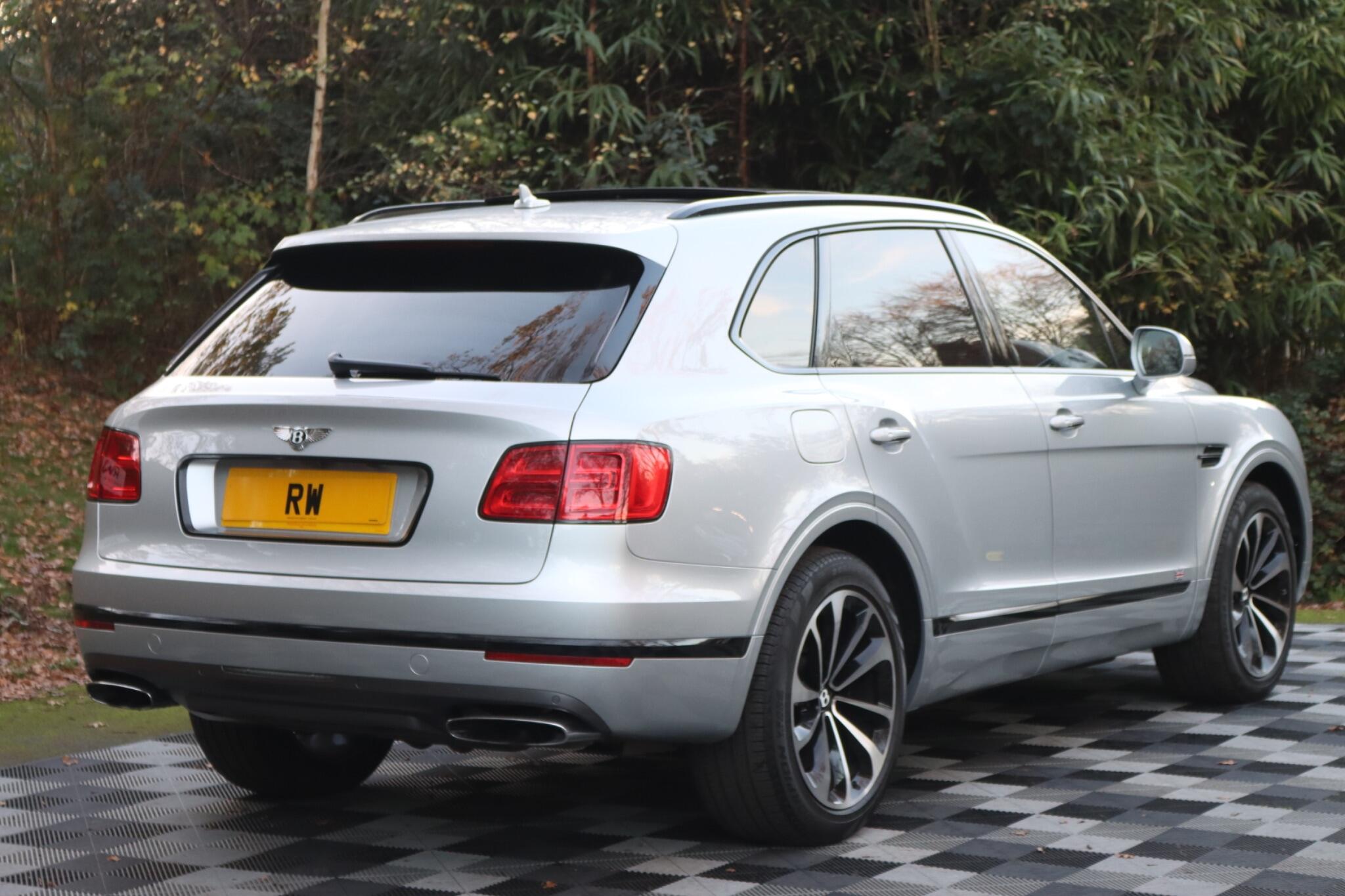 Bentley Bentayga view 45