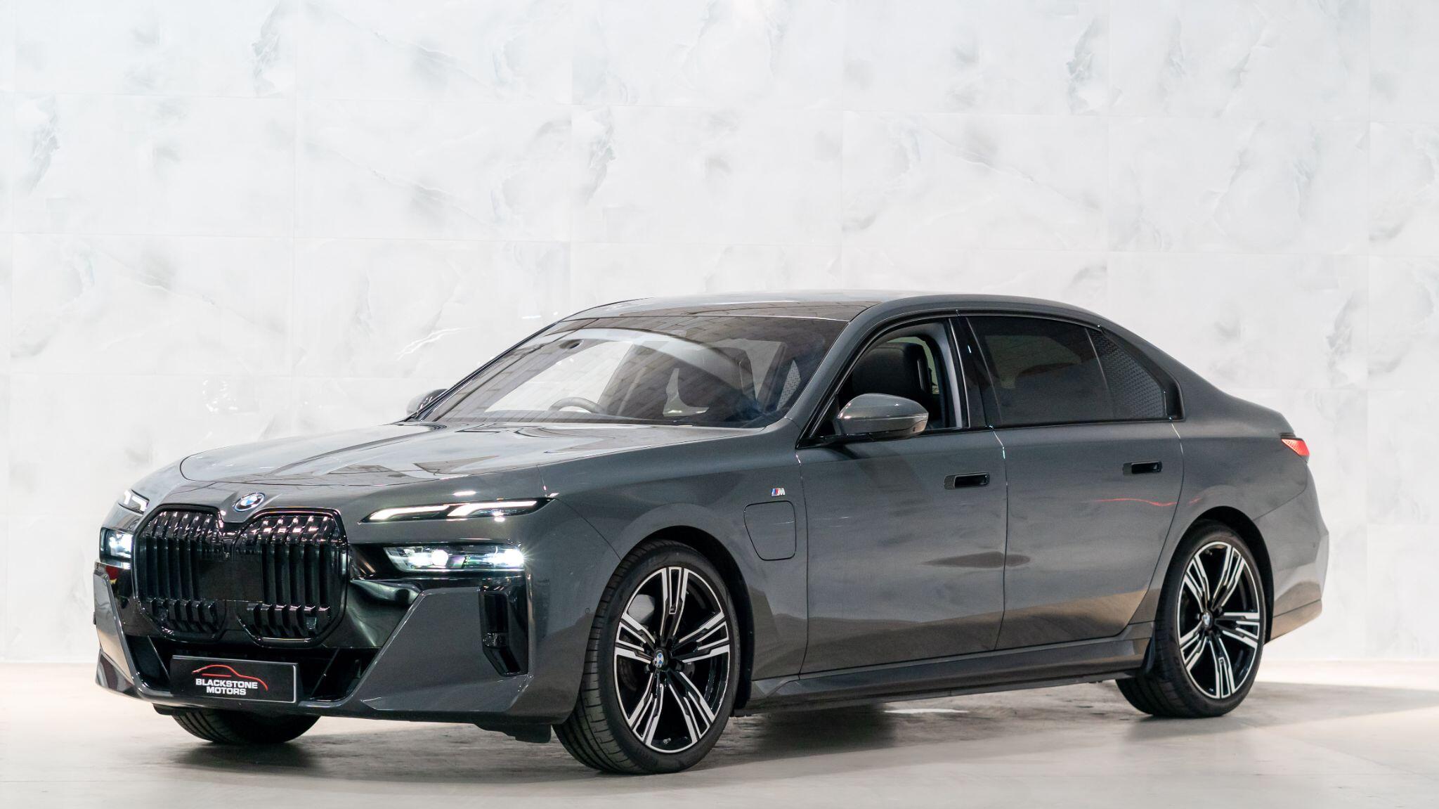 BMW 7 Series view 4