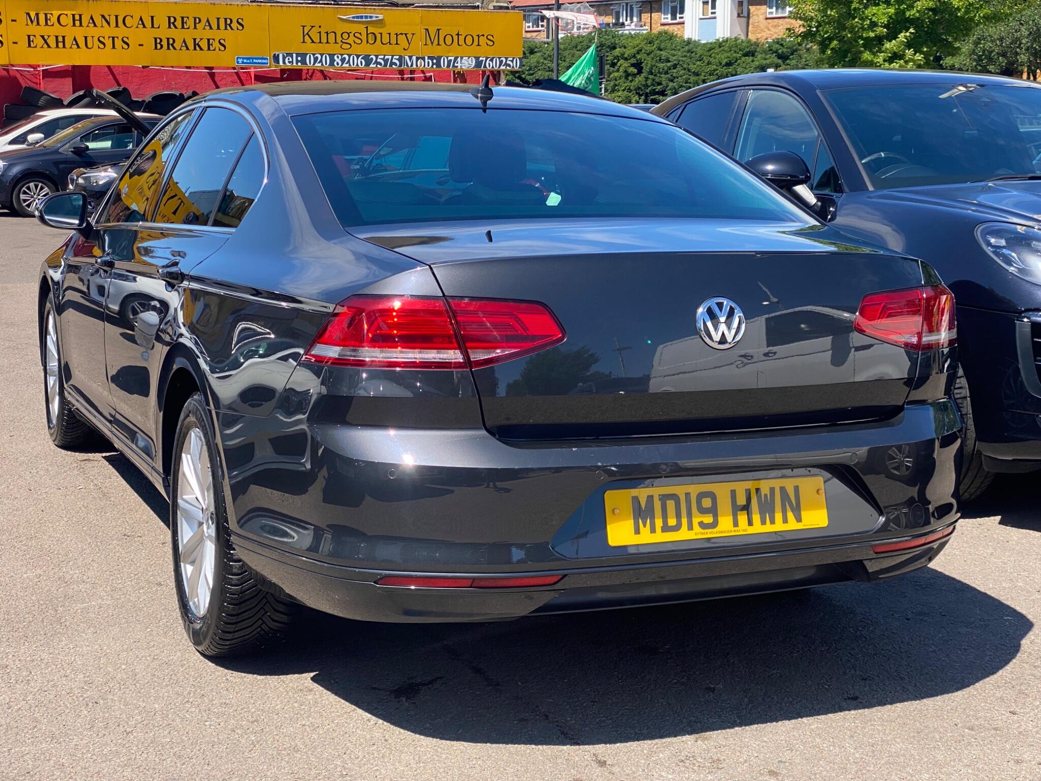 Volkswagen Passat view 9