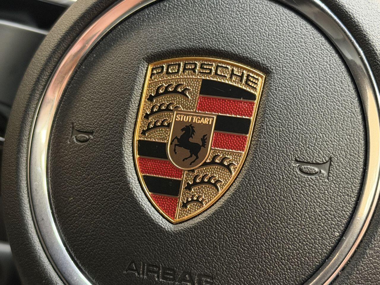 Porsche Macan view 30