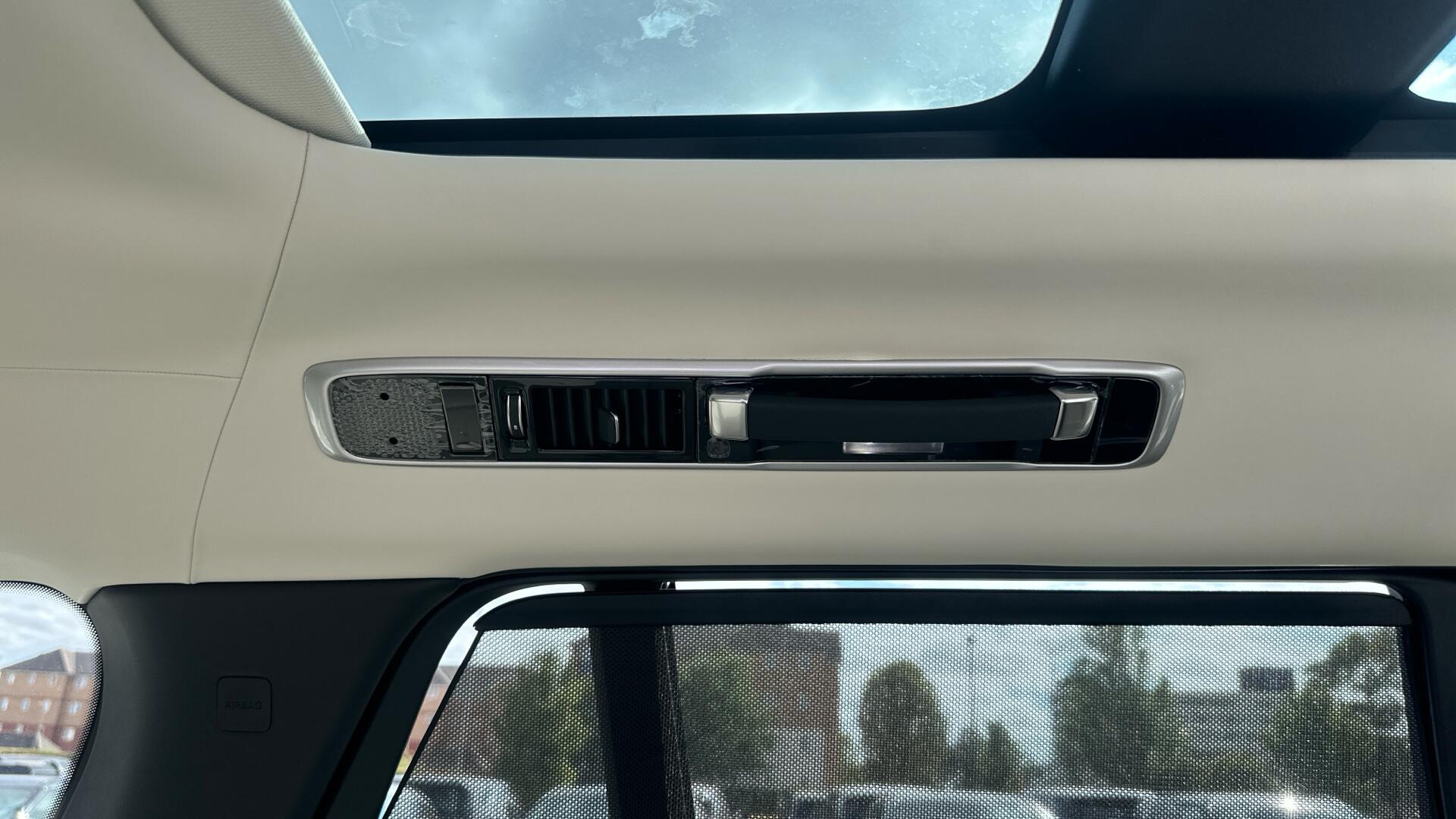Land Rover Range Rover view 63