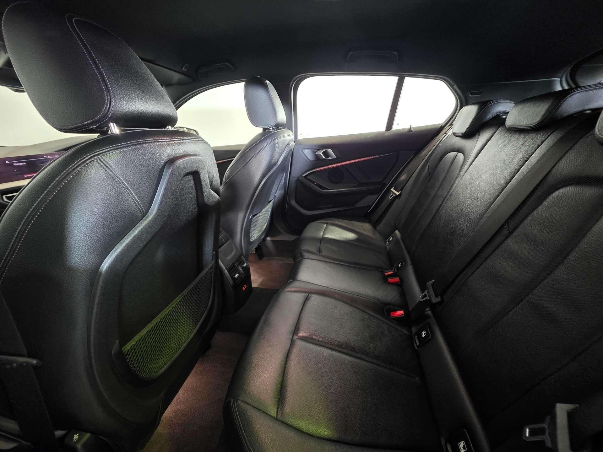 BMW 1 Series view 45