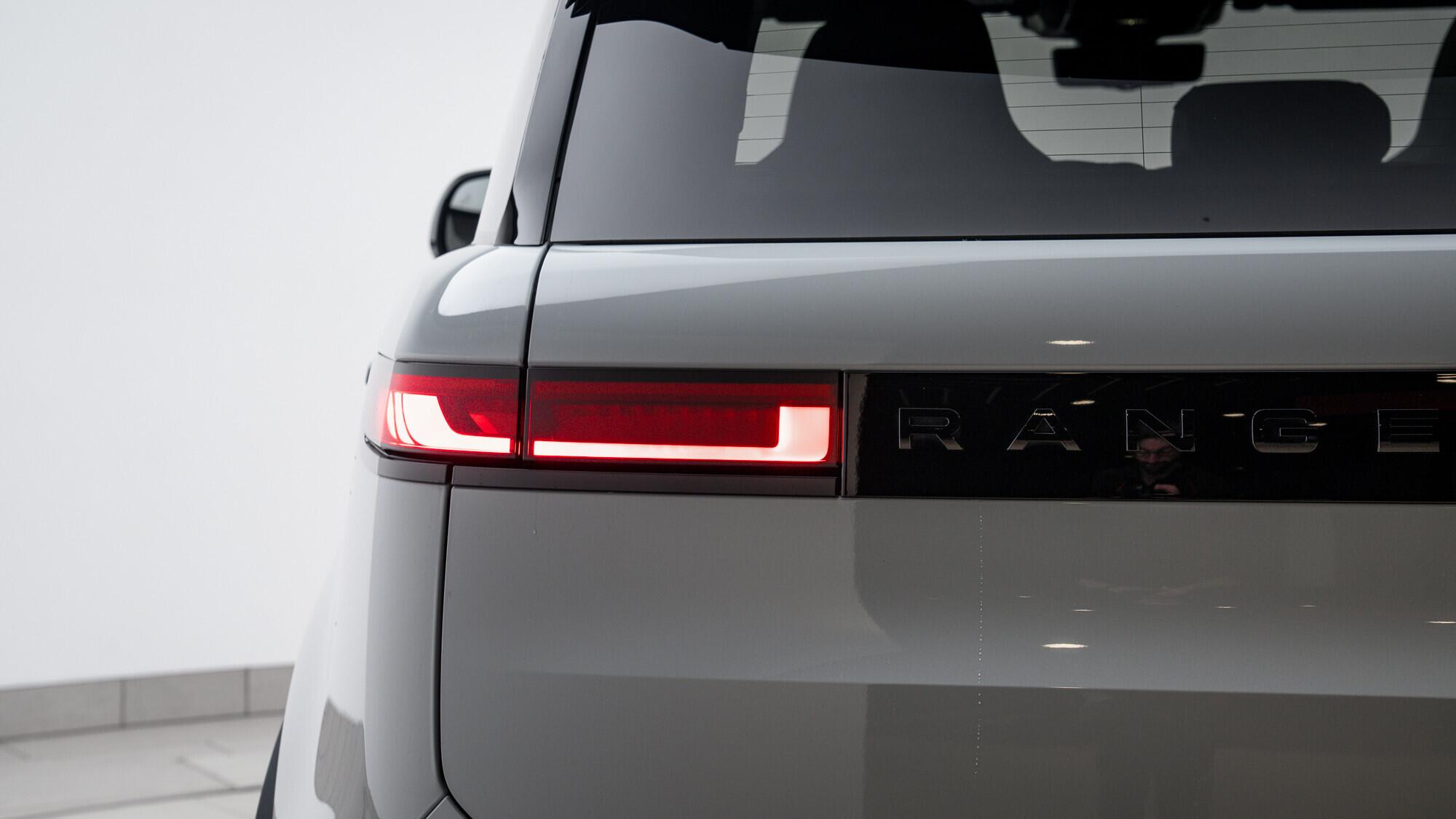Land Rover Range Rover Sport view 16