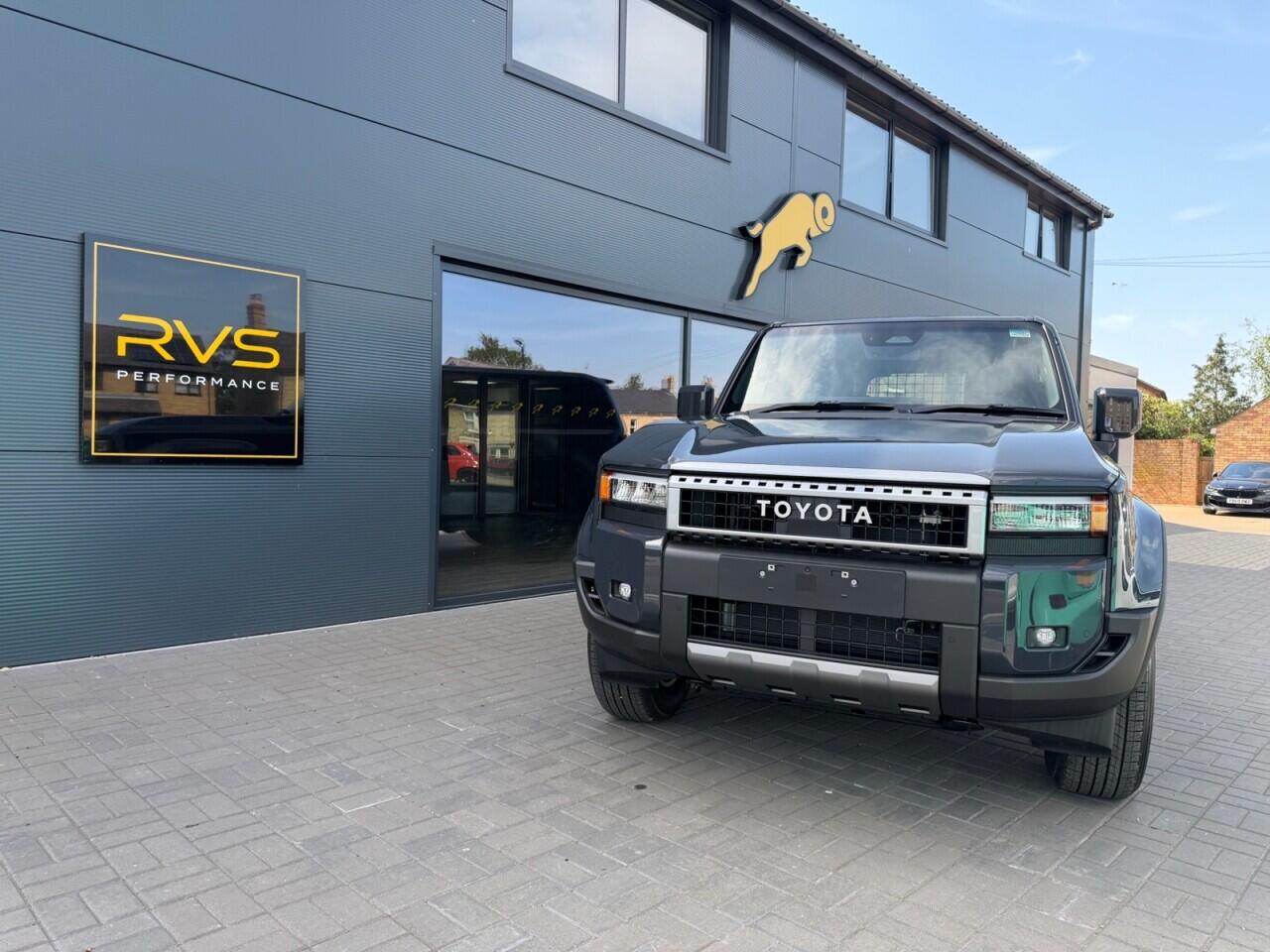 Toyota Land Cruiser view 6