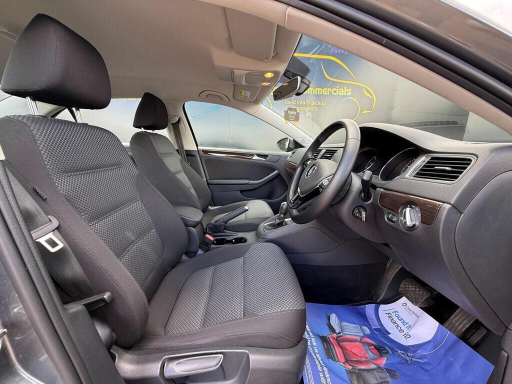 Volkswagen Jetta view 13