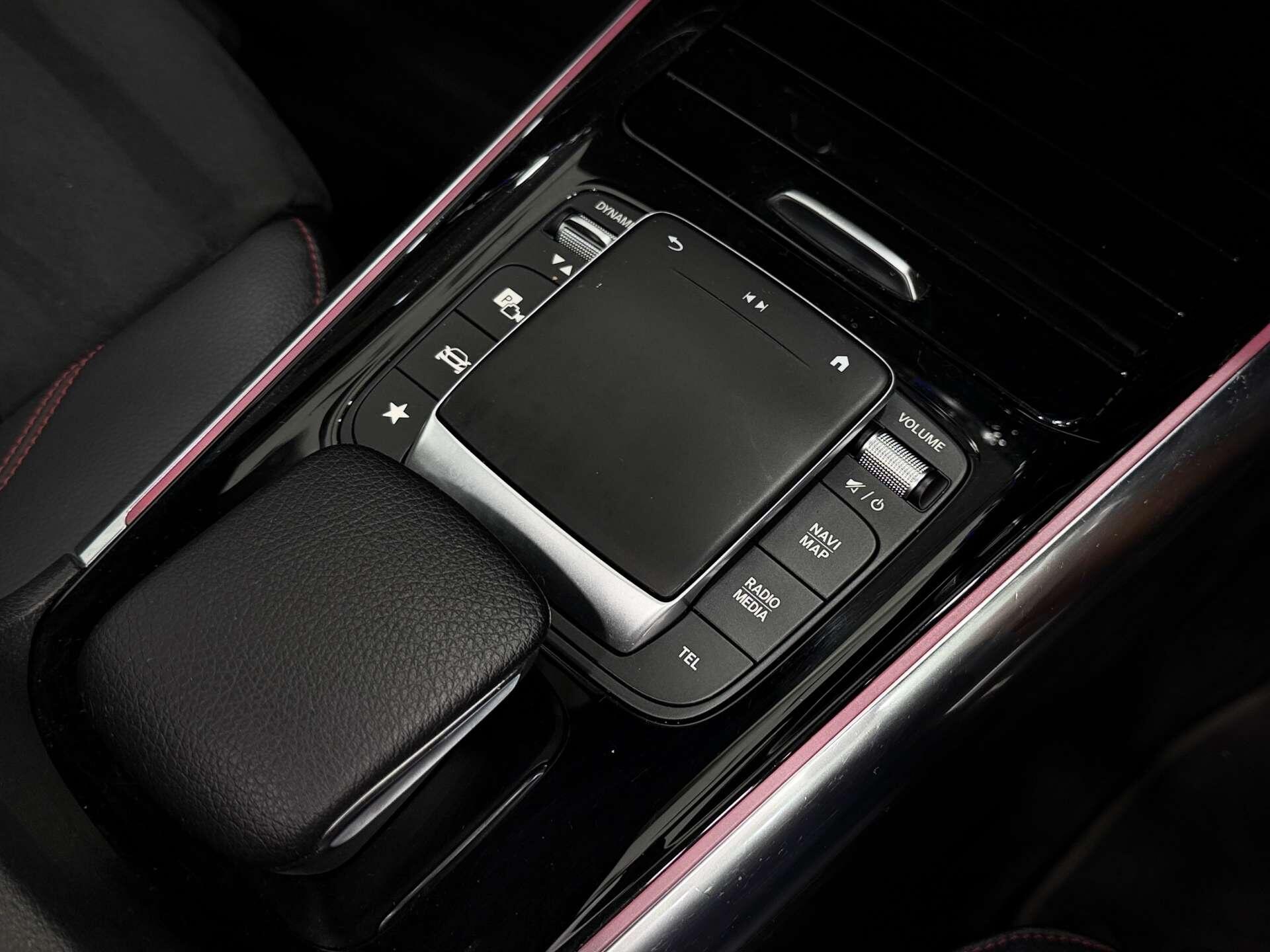 Mercedes-Benz Gla view 39