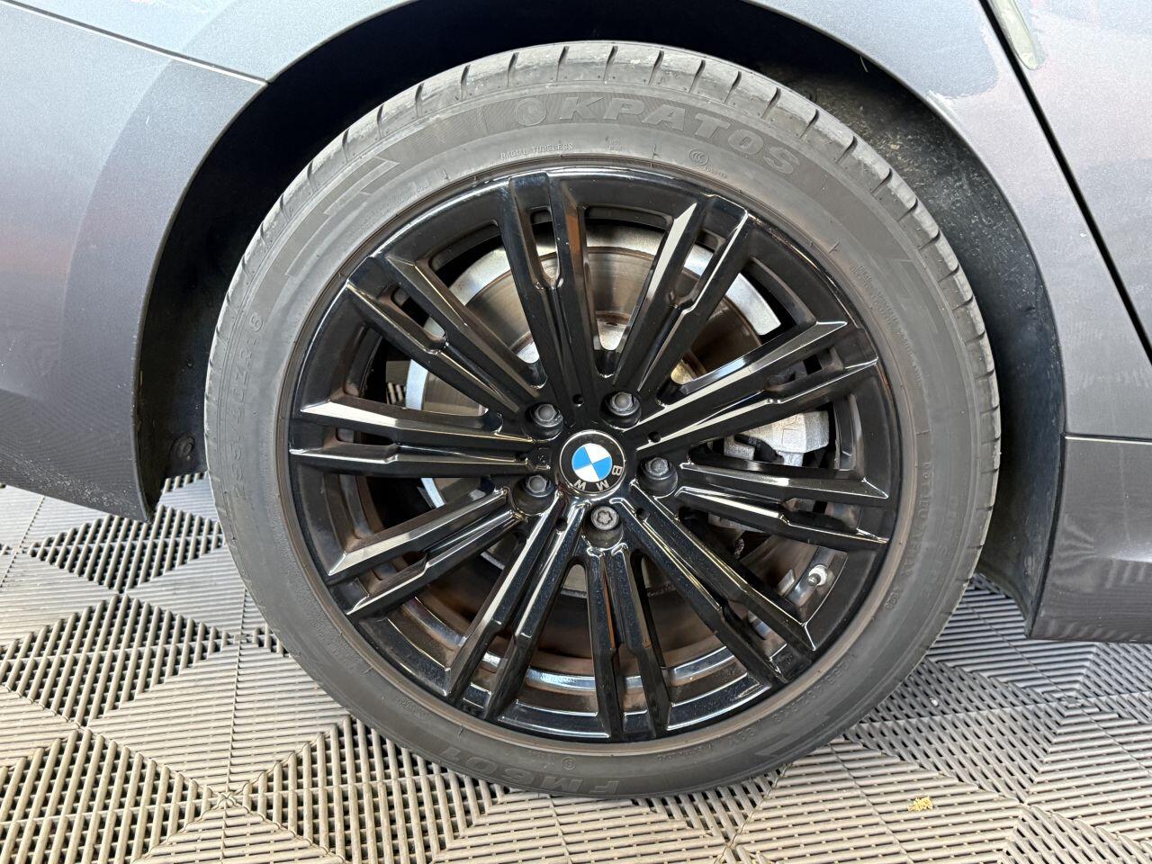 BMW 3 Series view 19