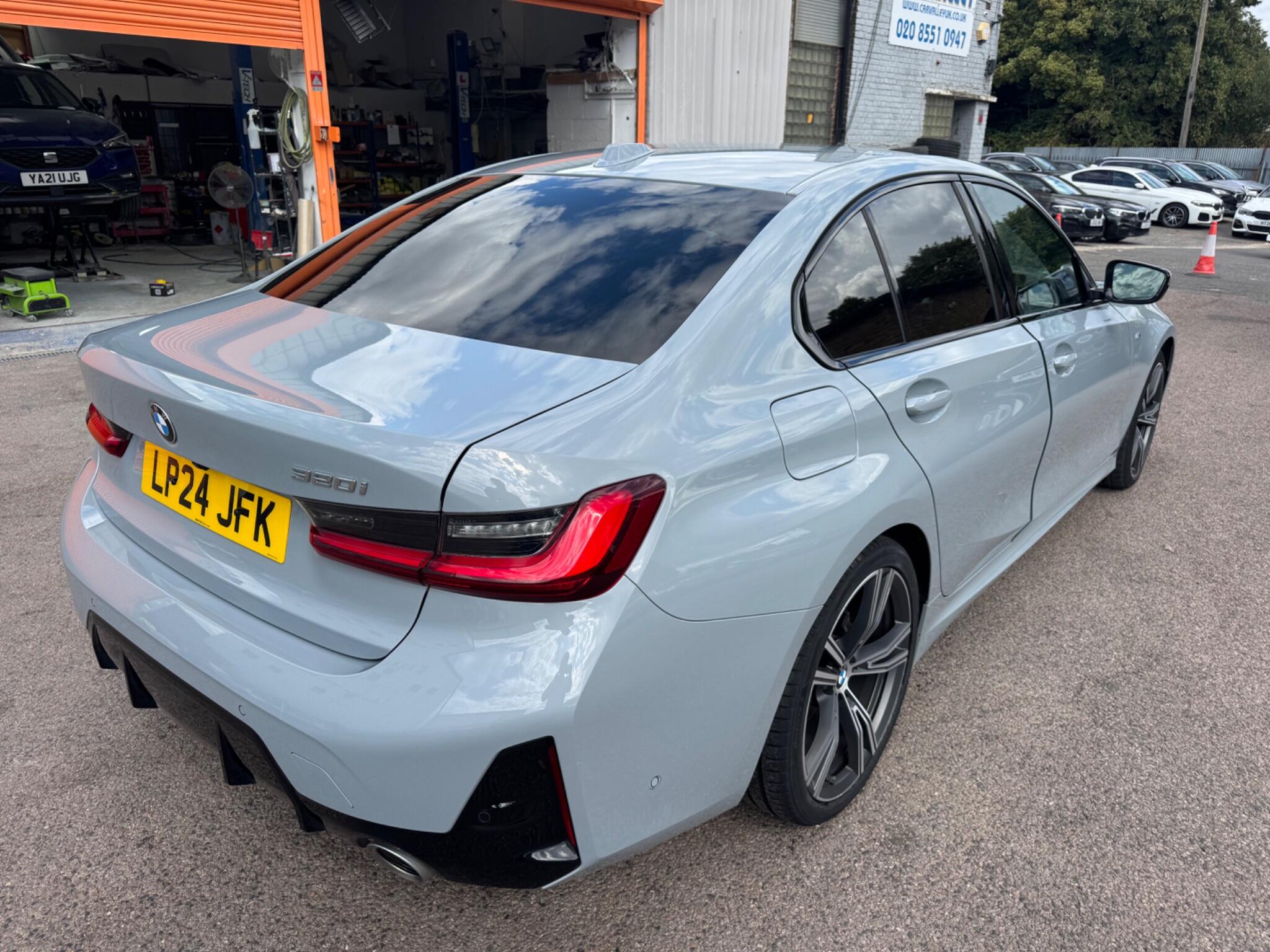 BMW 3 Series view 4