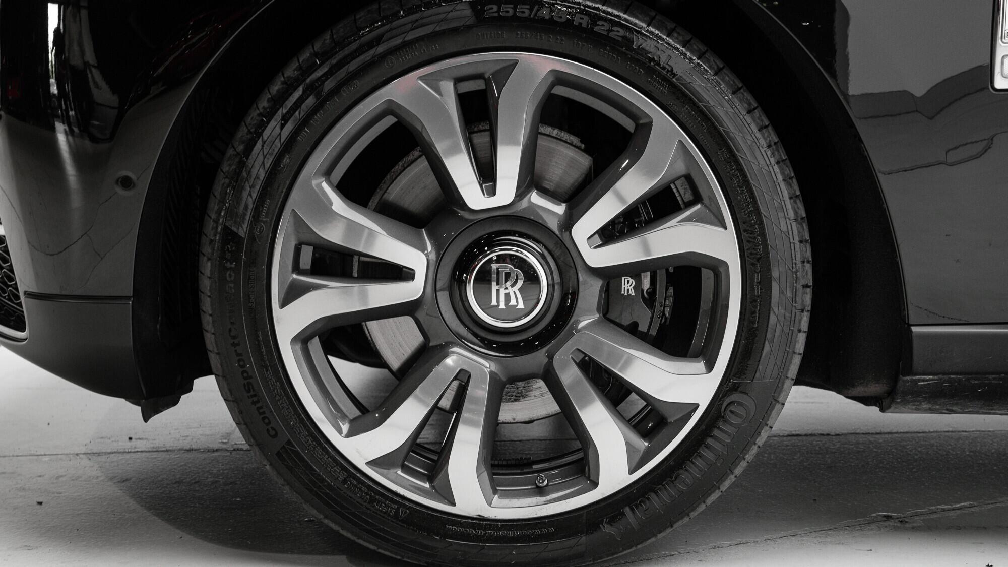 Rolls-Royce Cullinan view 12
