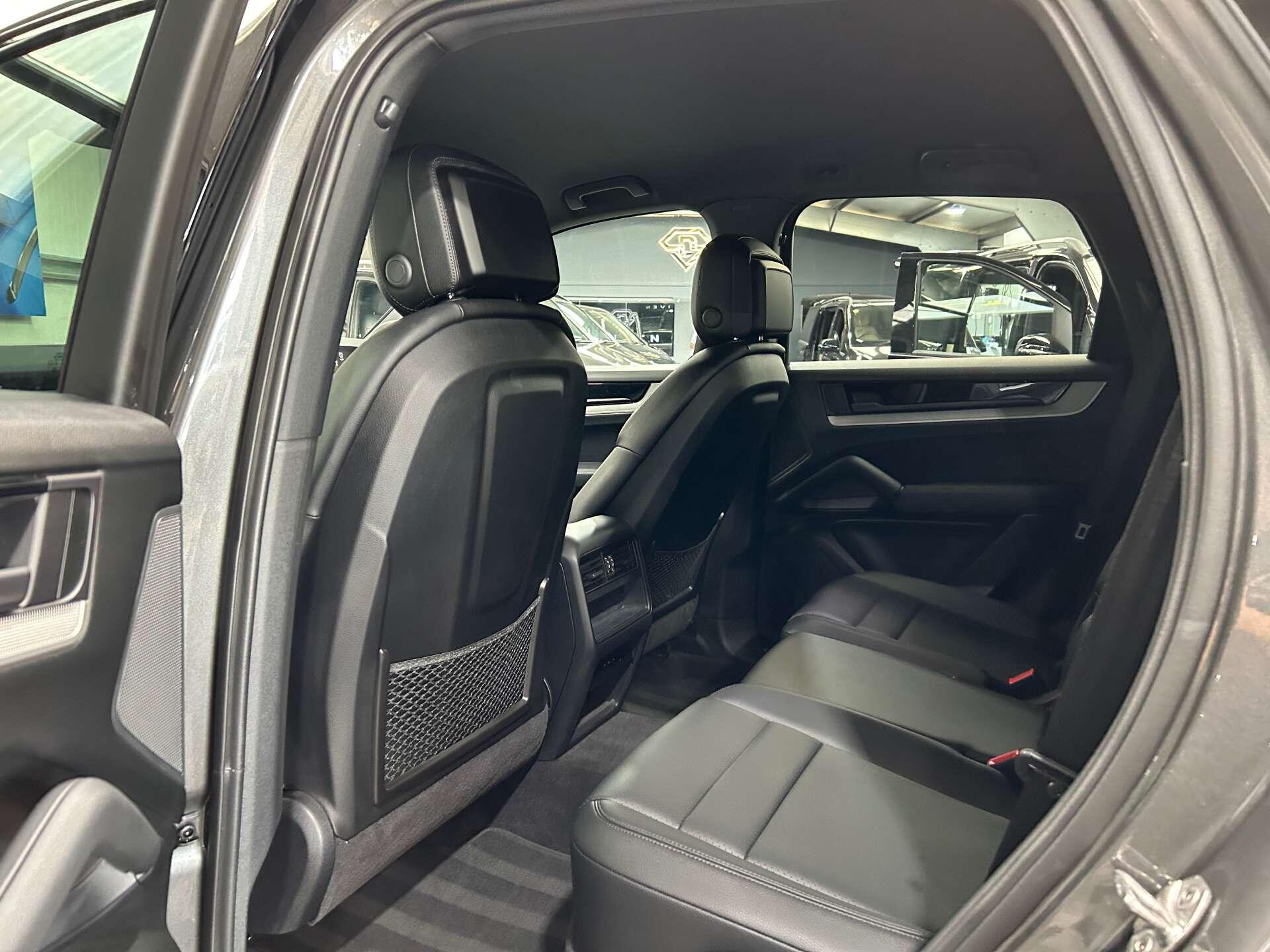 Porsche Cayenne view 34