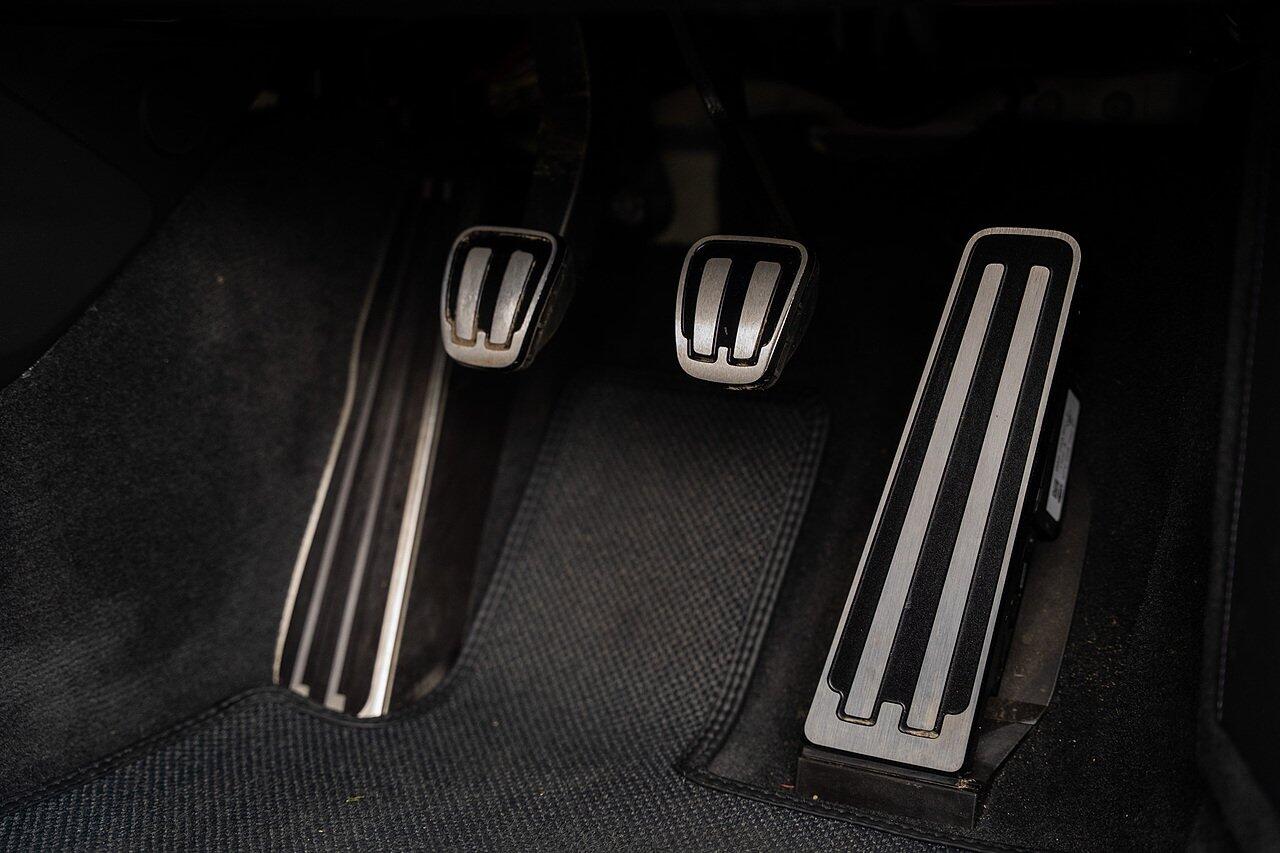Porsche 911 view 103