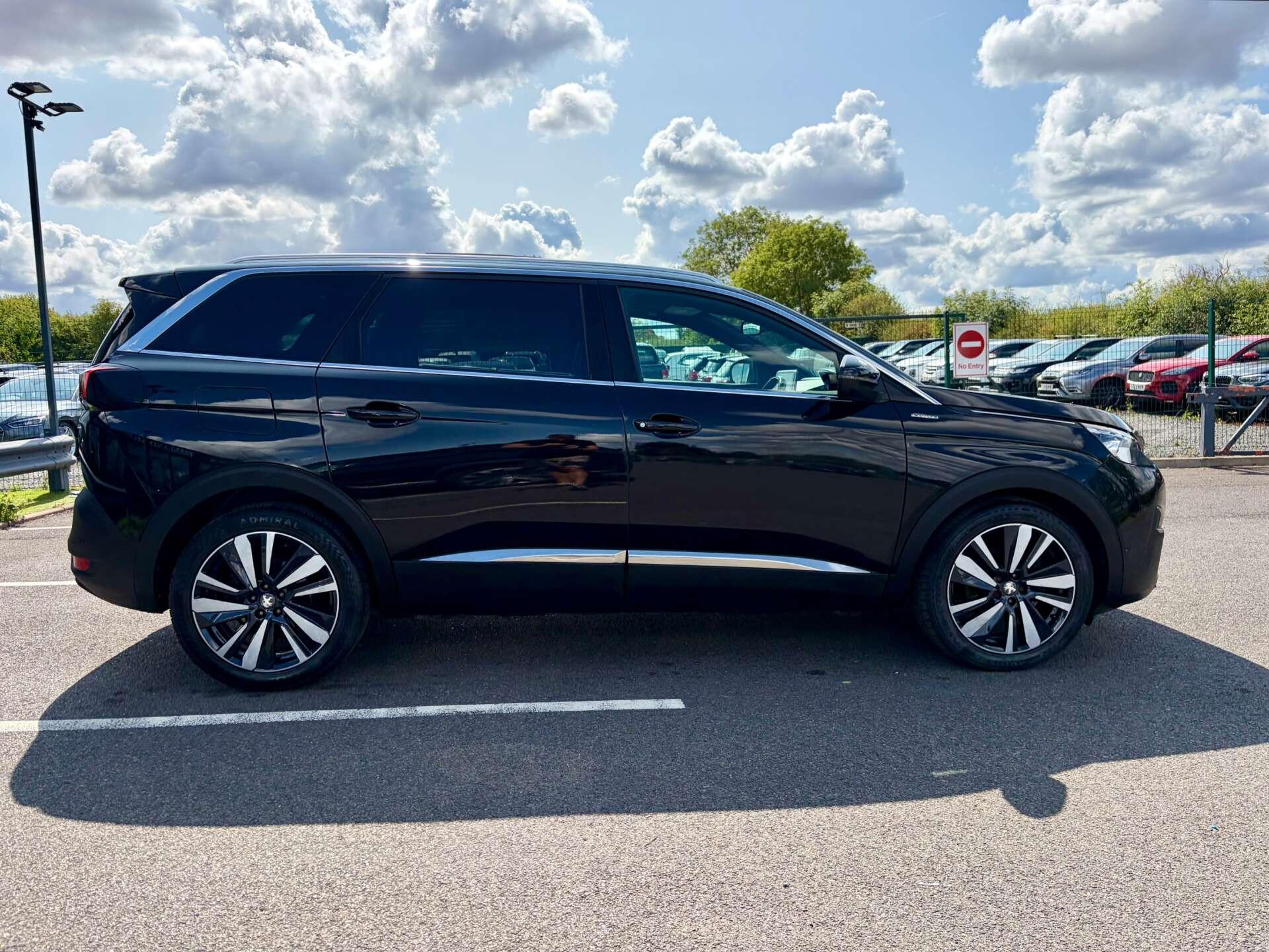 Peugeot 5008 view 9