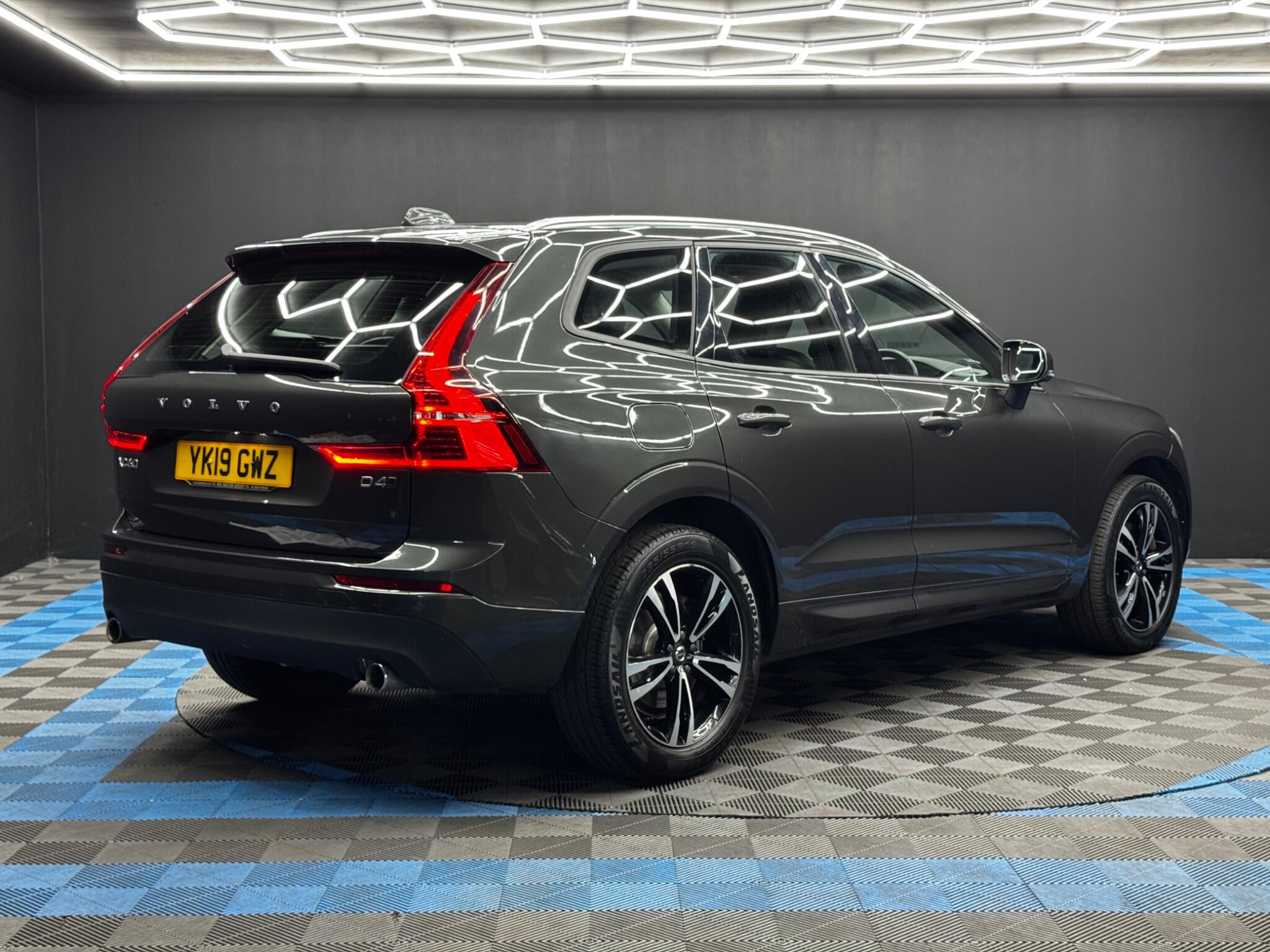 Volvo XC60 view 5