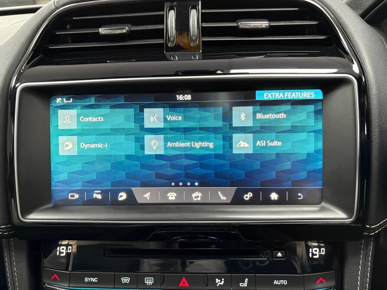 Jaguar F-Pace view 34