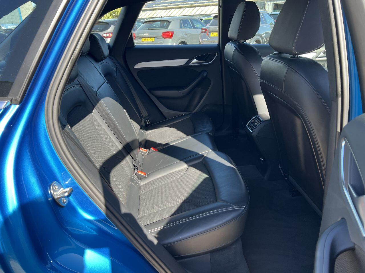Audi Q3 view 19