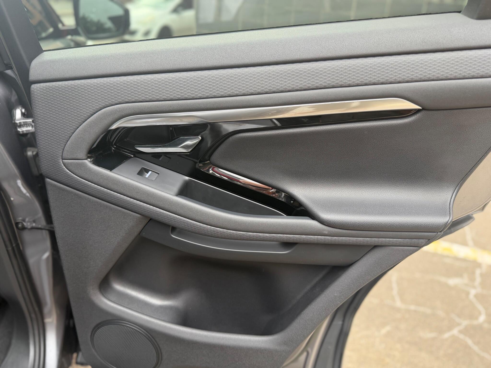 Land Rover Range Rover Evoque view 32