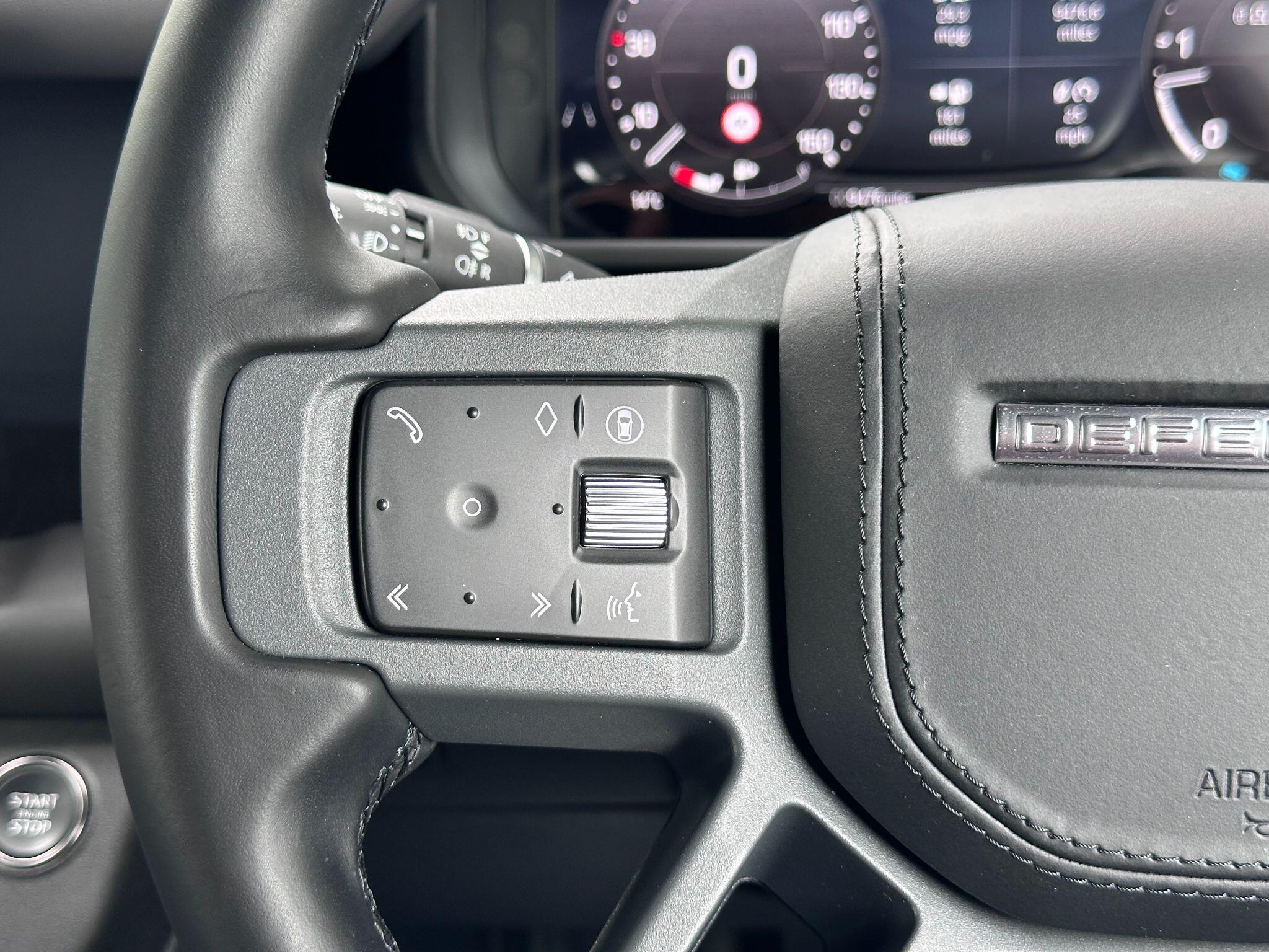 Land Rover Defender 90 view 14