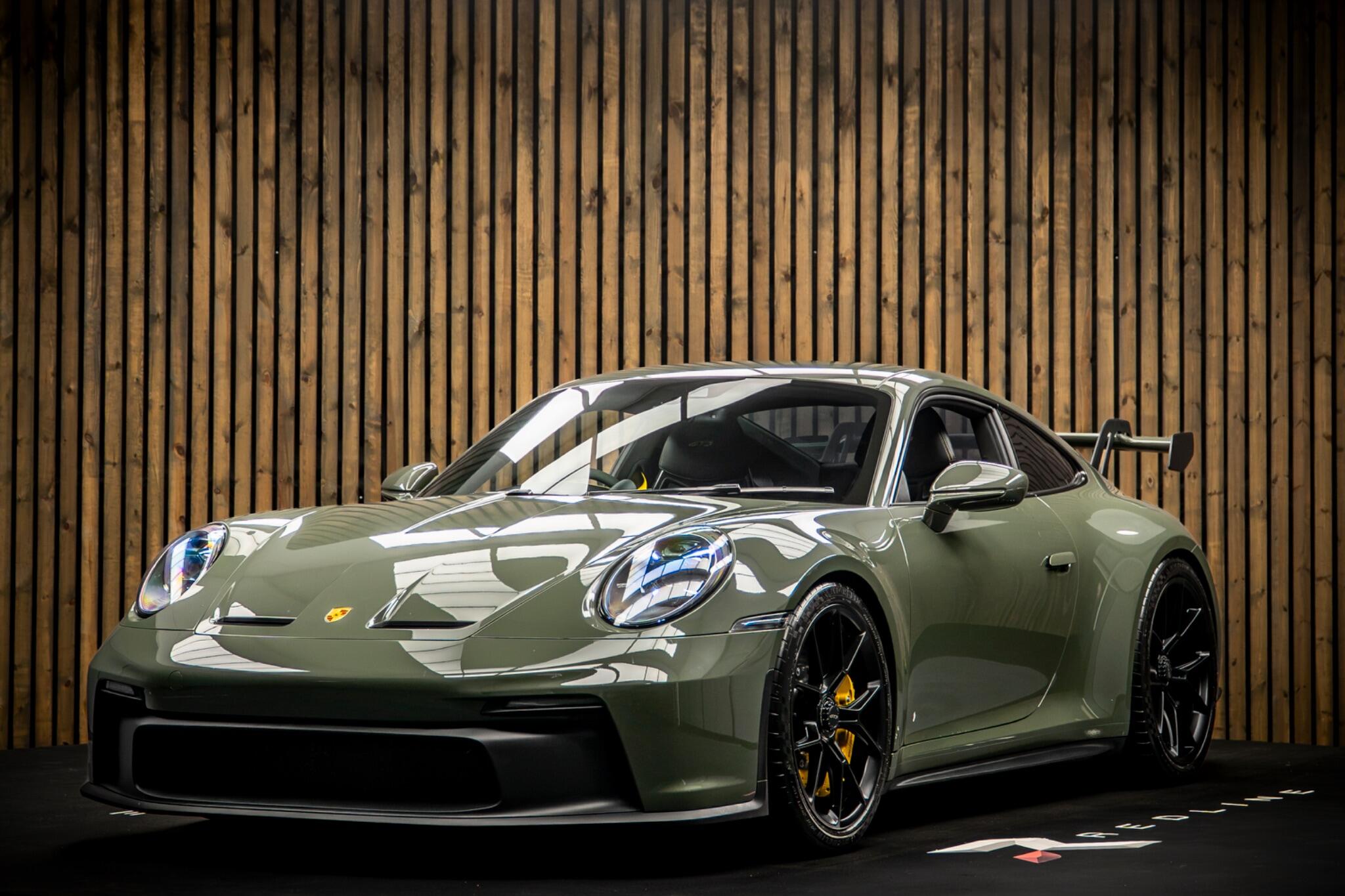 Porsche 911 view 8