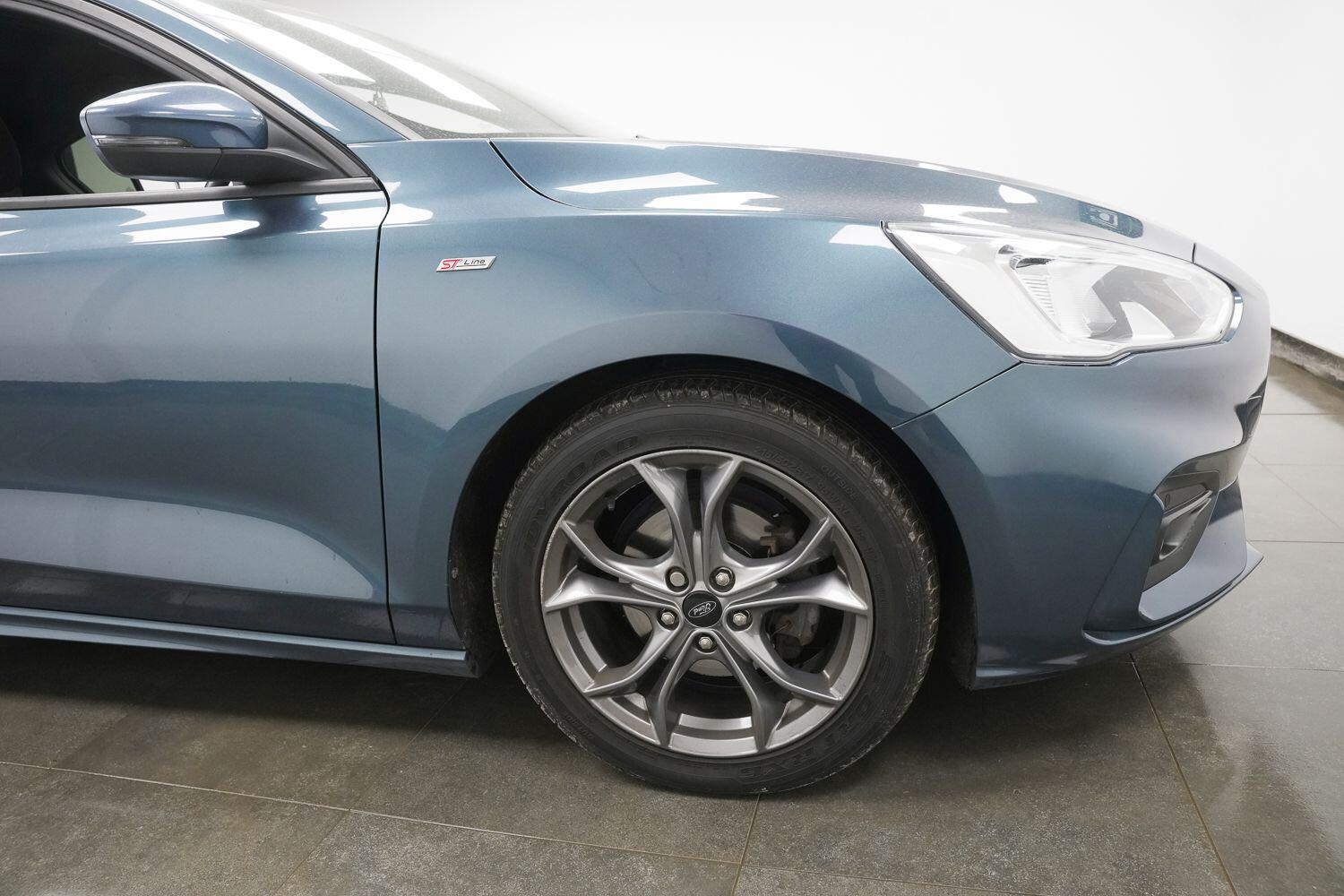 Ford Focus view 5