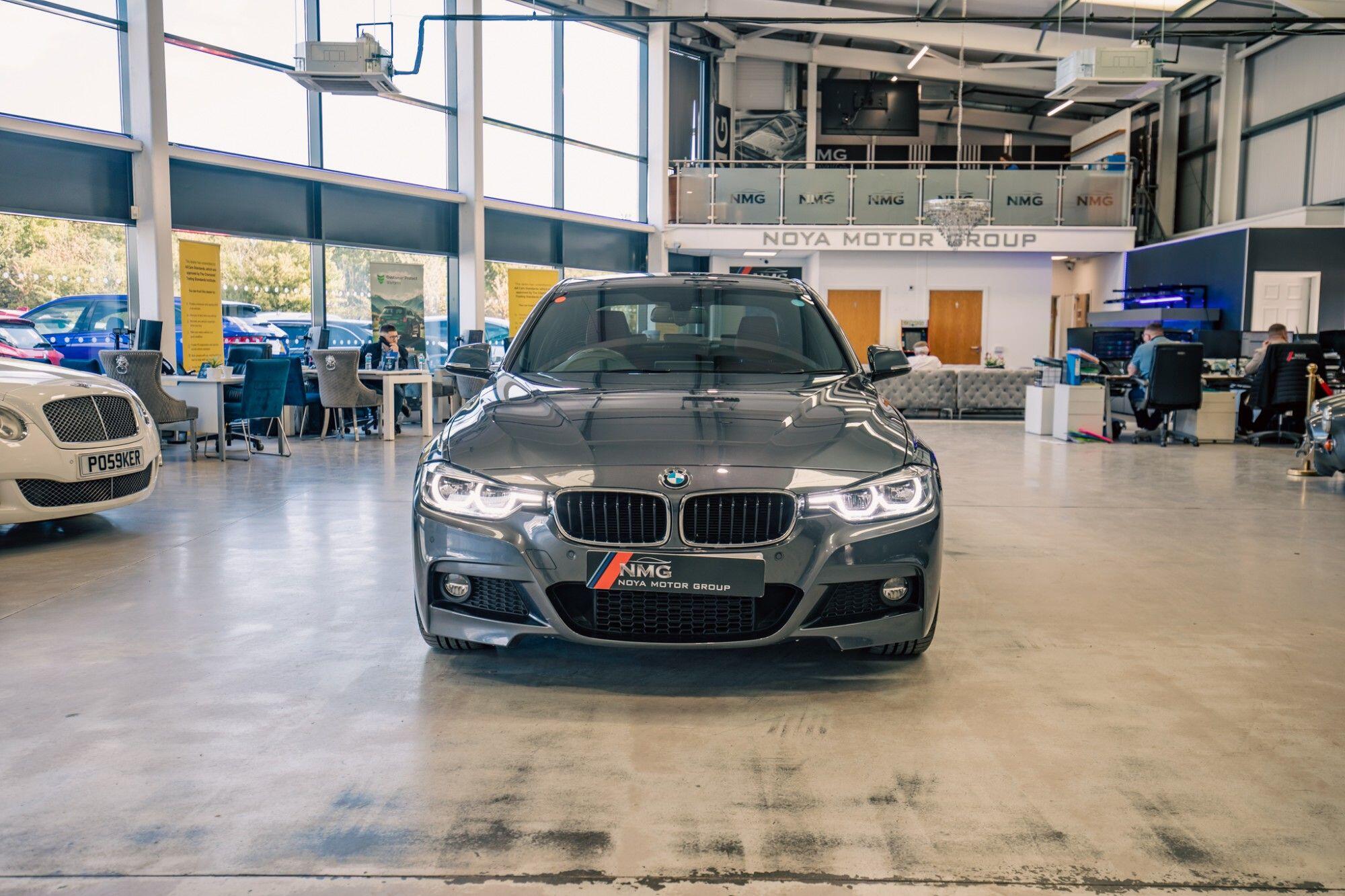 BMW 3 Series view 24