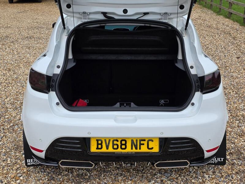 2018 Renault Clio 1.5 dCi Iconic Euro 6 (s/s) 5dr • 96,400 miles image 9