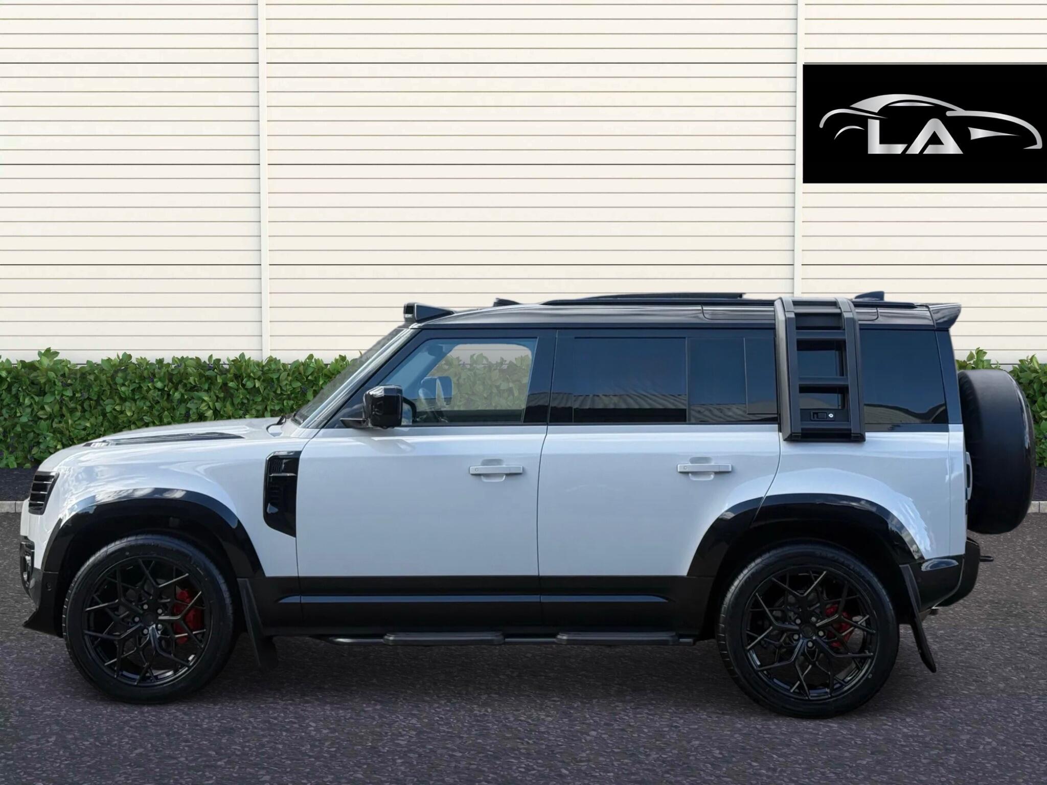 Land Rover Defender view 3