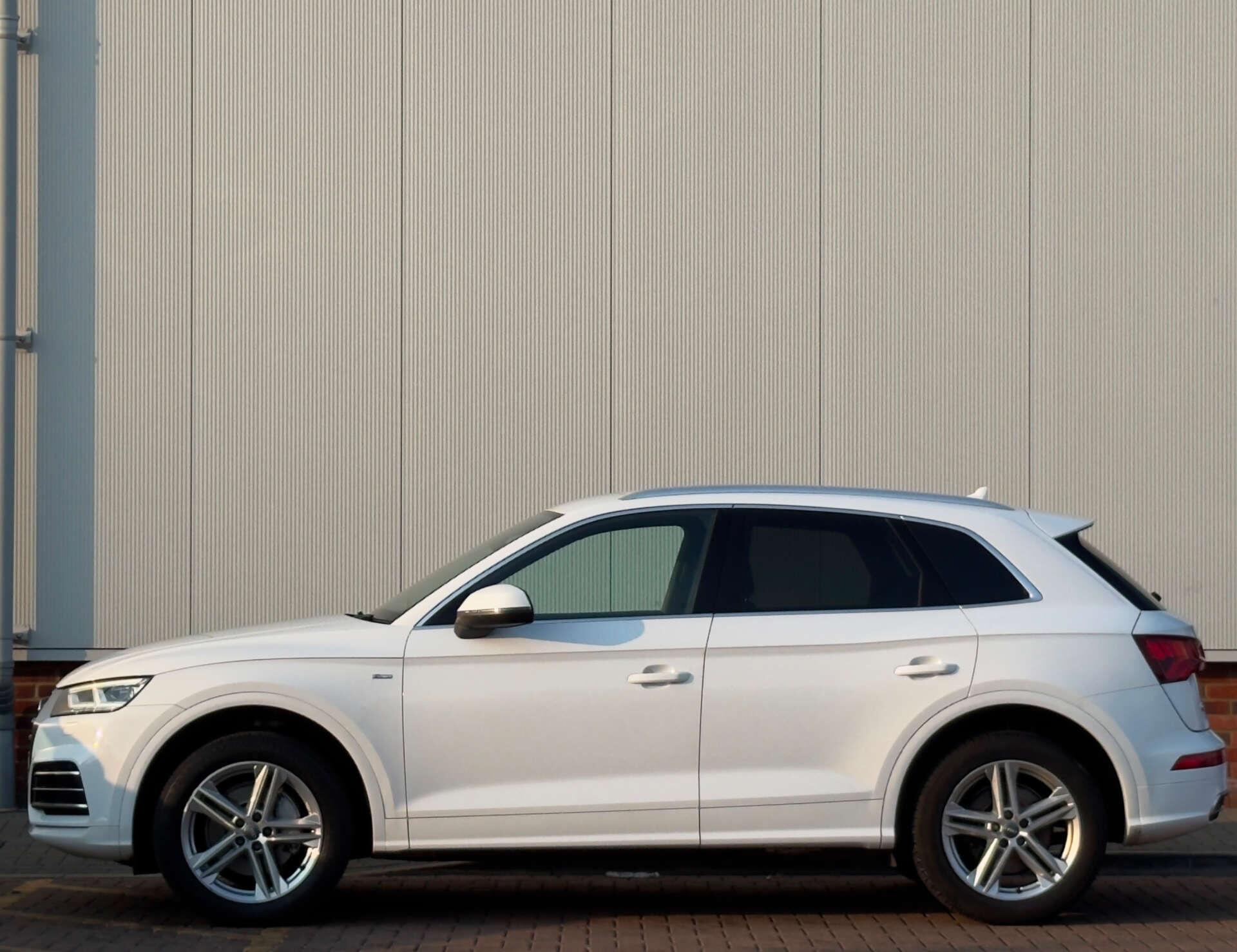 Audi Q5 view 7