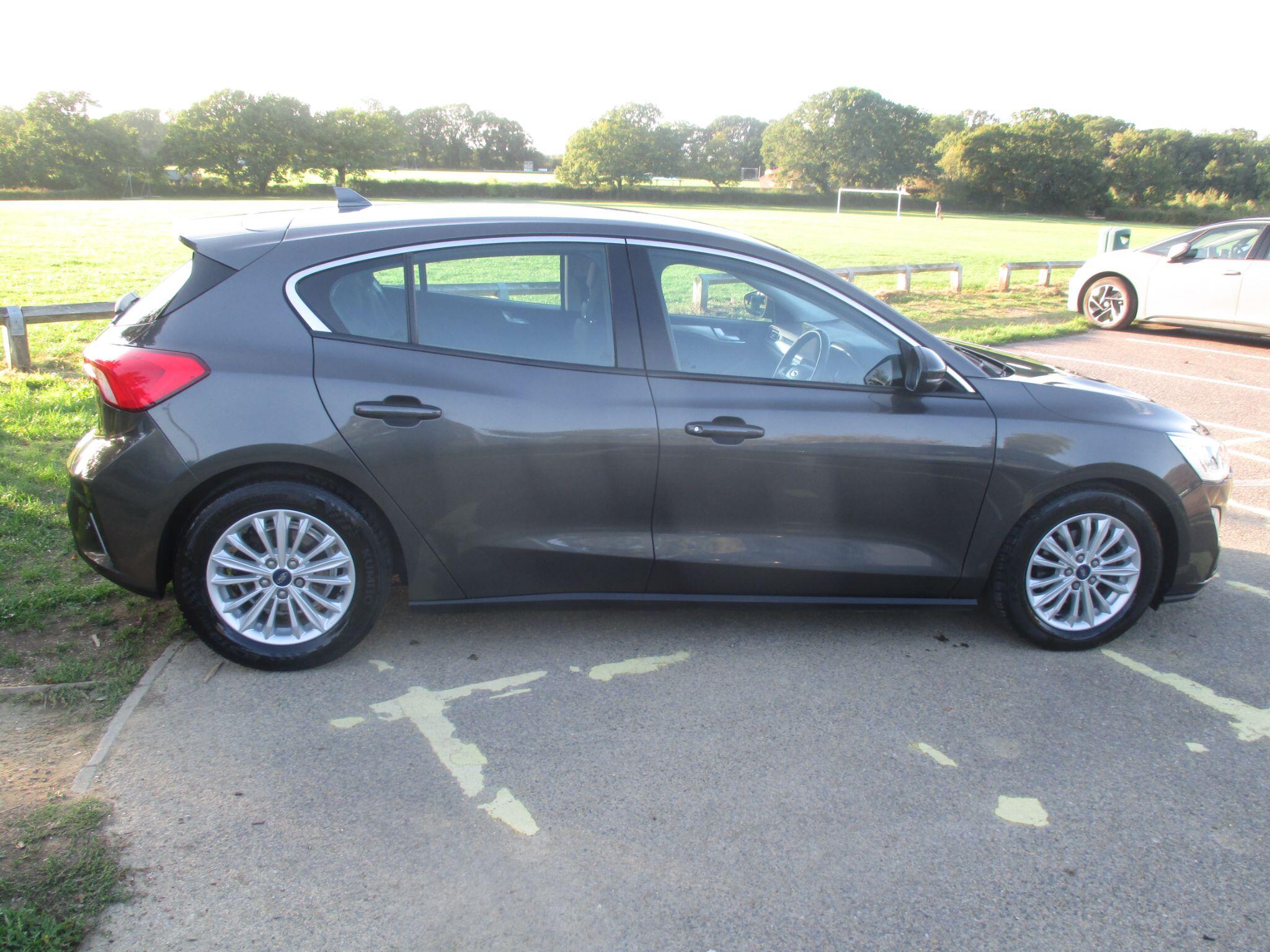 Ford Focus view 10
