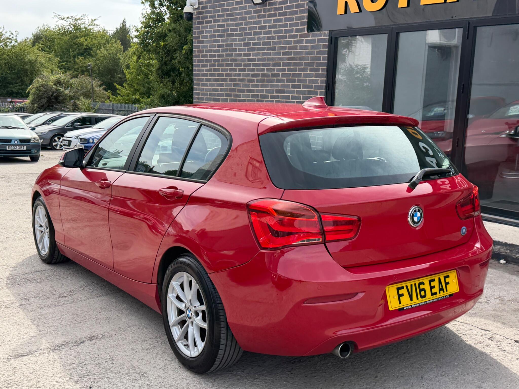 BMW 1 Series view 4