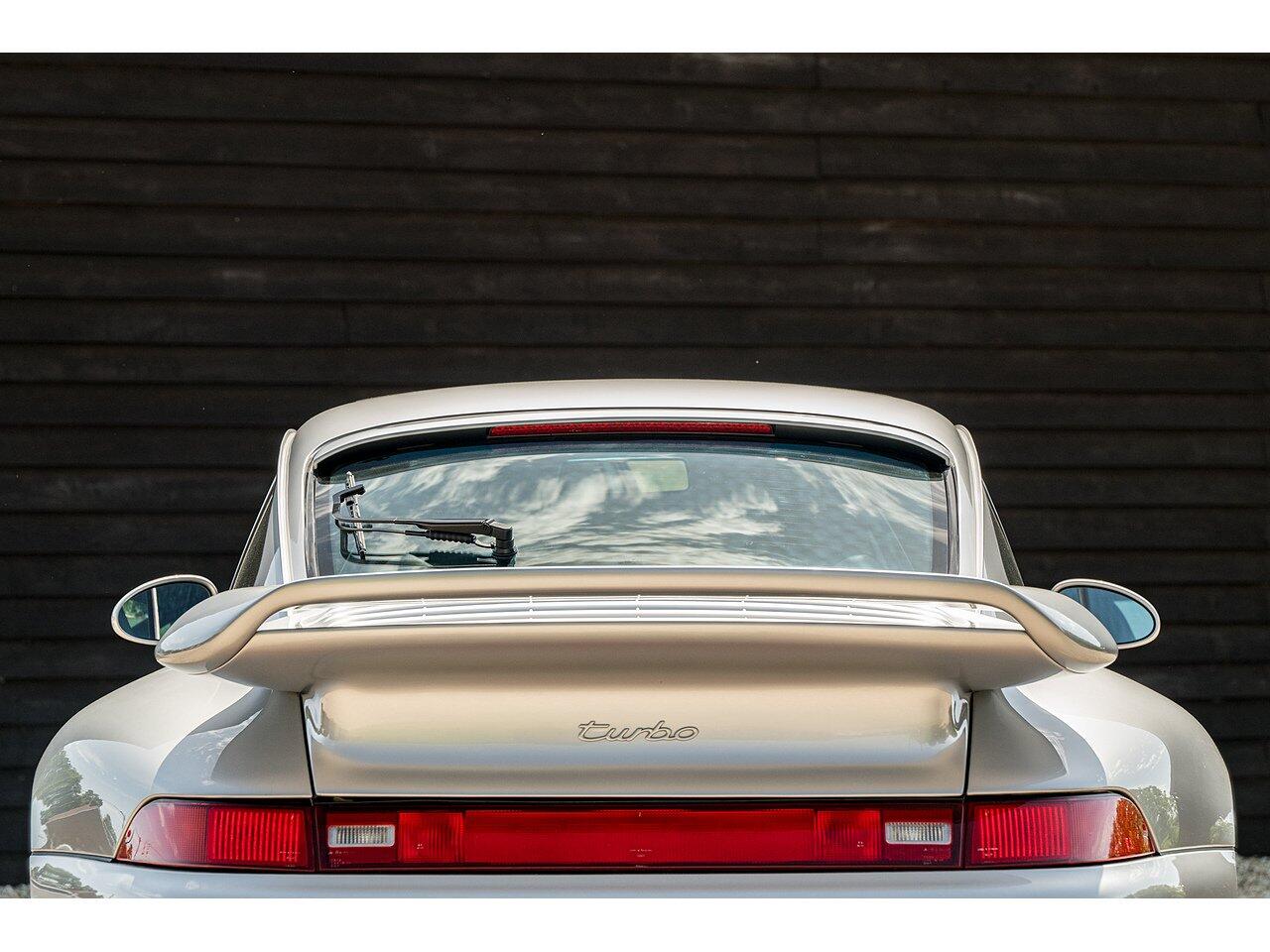 Porsche 911 view 22