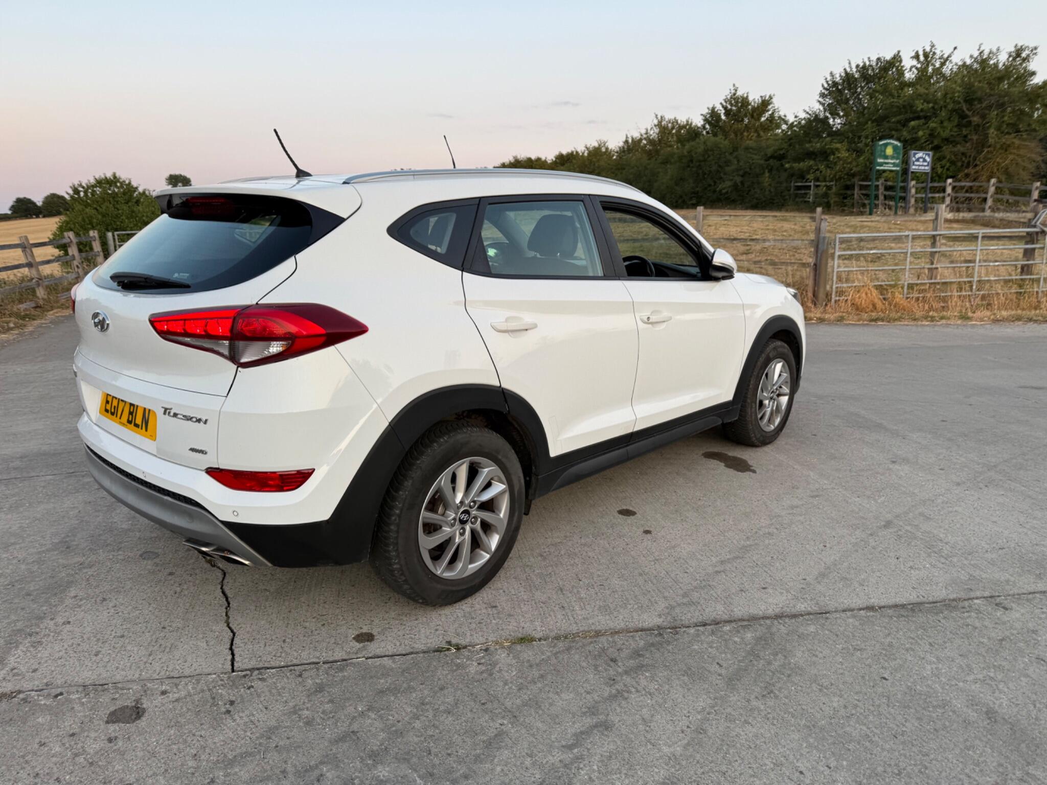 Hyundai TUCSON 2.0 CRDi Premium SE 4WD Euro 6 5dr — photo 30 of 102