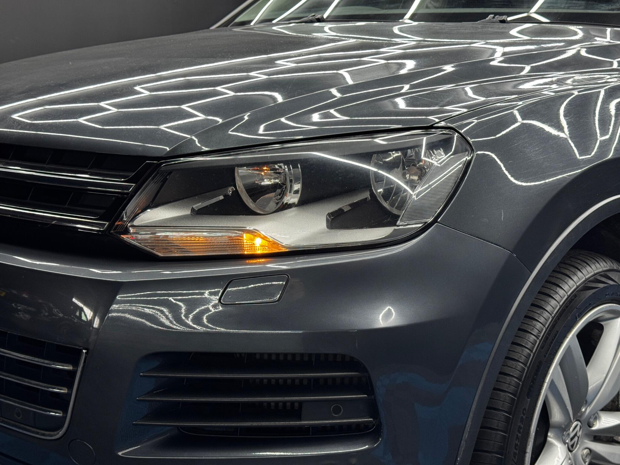 Volkswagen Touareg view 45