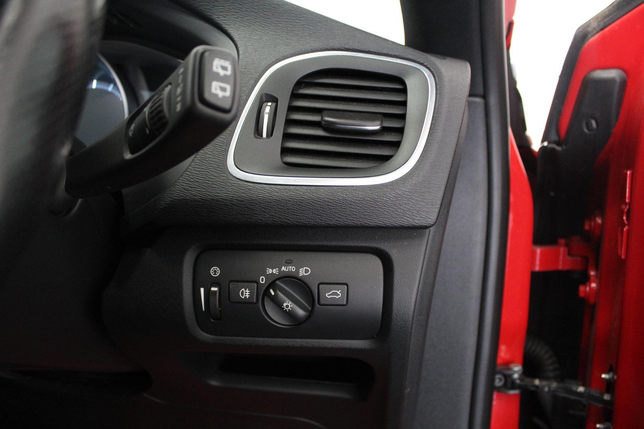 Volvo V40 view 42