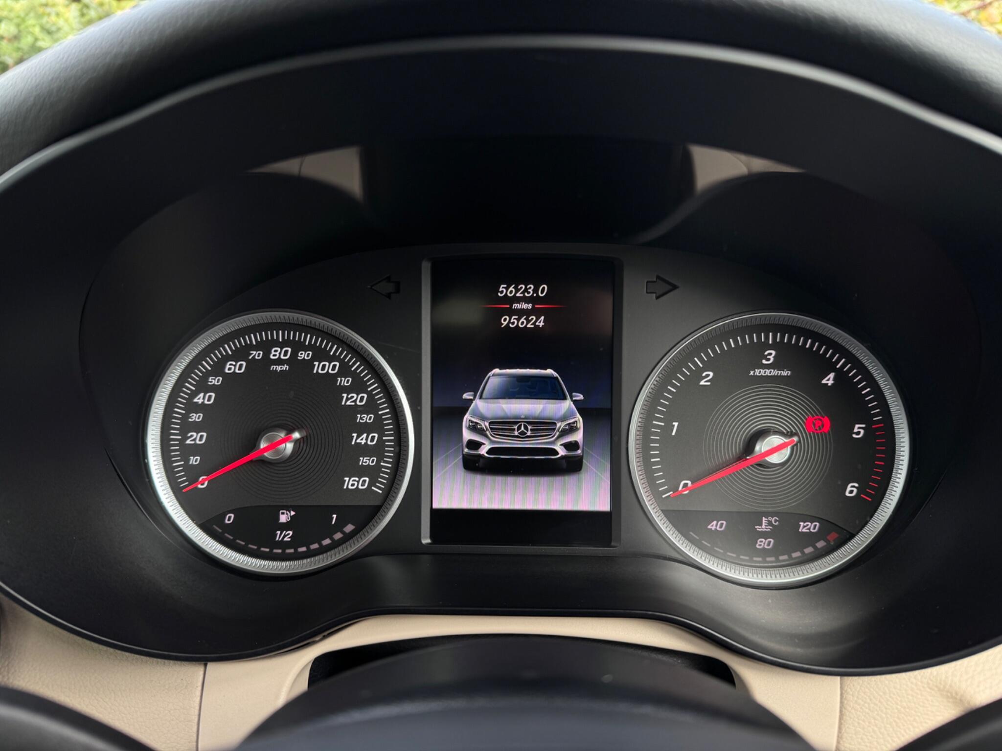 Mercedes-Benz GLC view 32