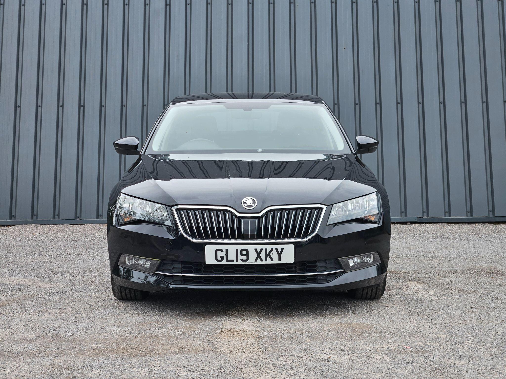 2019 Skoda Superb image 2