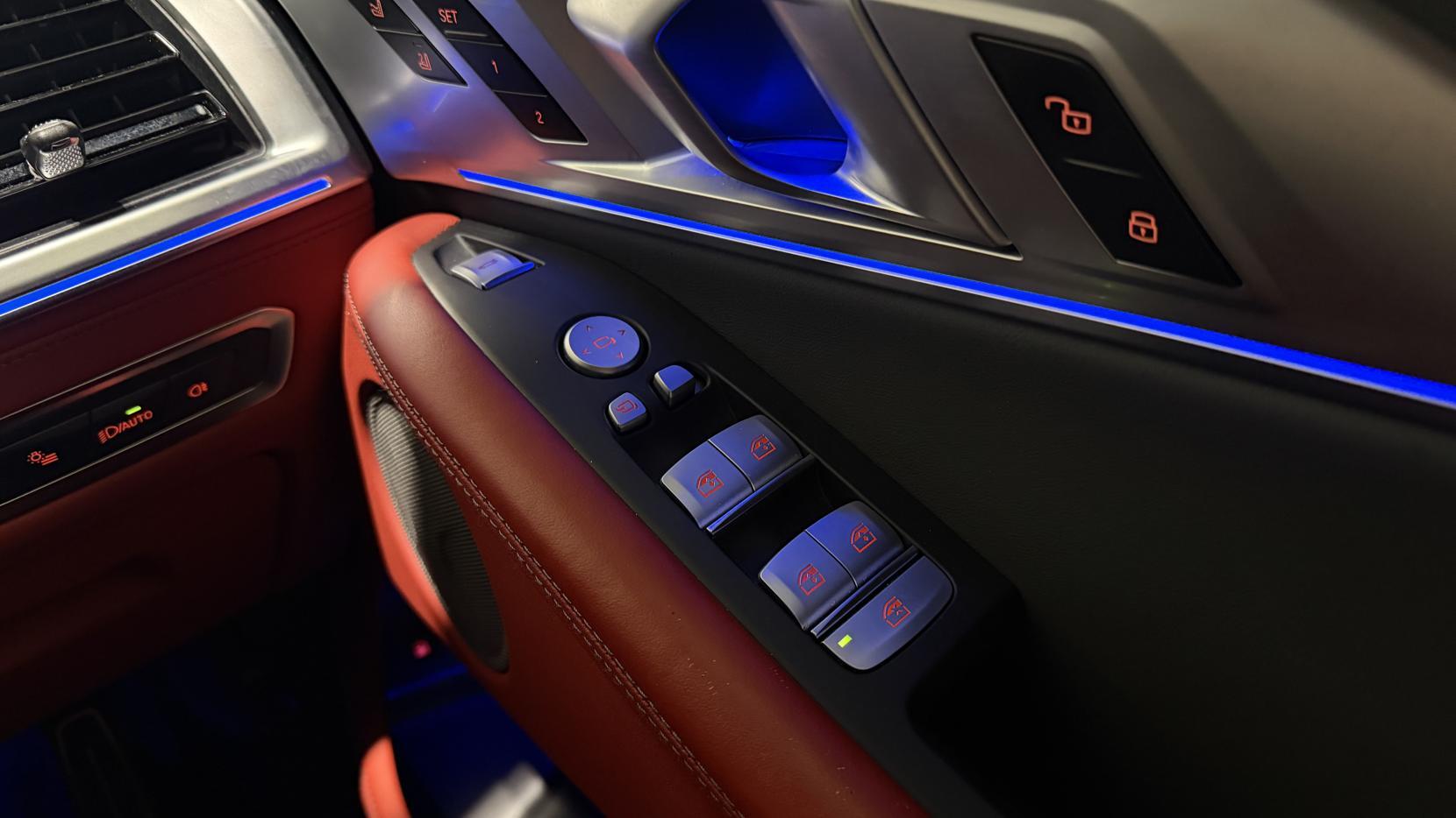 BMW XM view 33