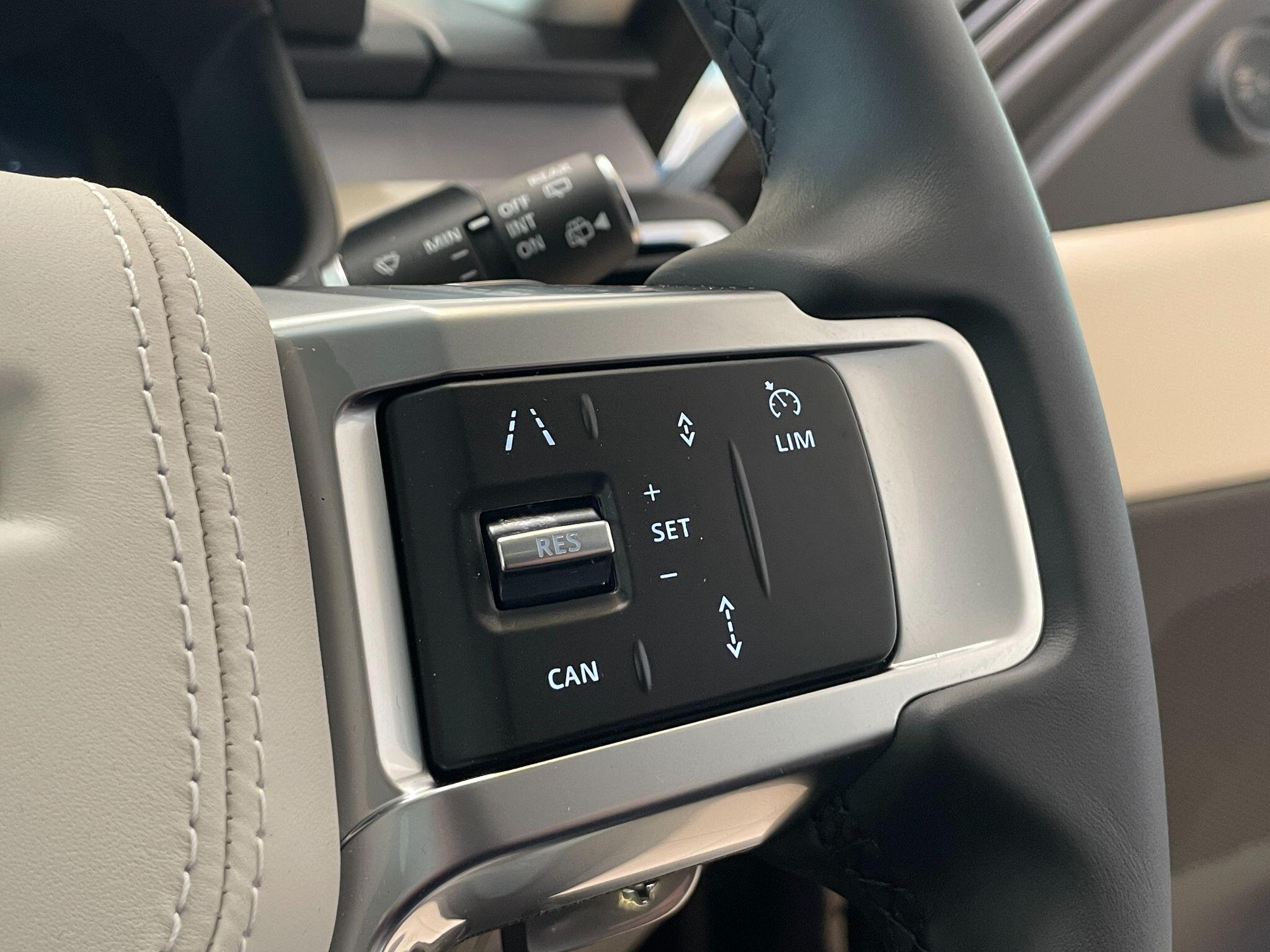 Land Rover Discovery view 25