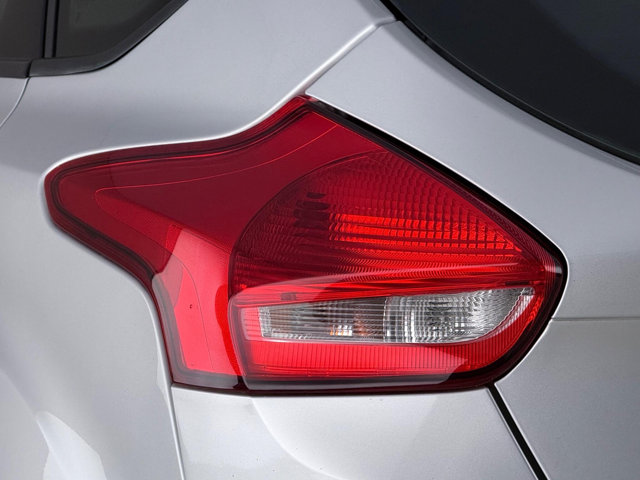 Ford Focus view 6